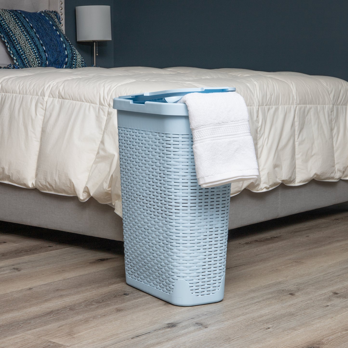 Mind Reader Slim Laundry Hamper with Lid, 40L Clothes Basket, Premium Wicker Design, Plastic