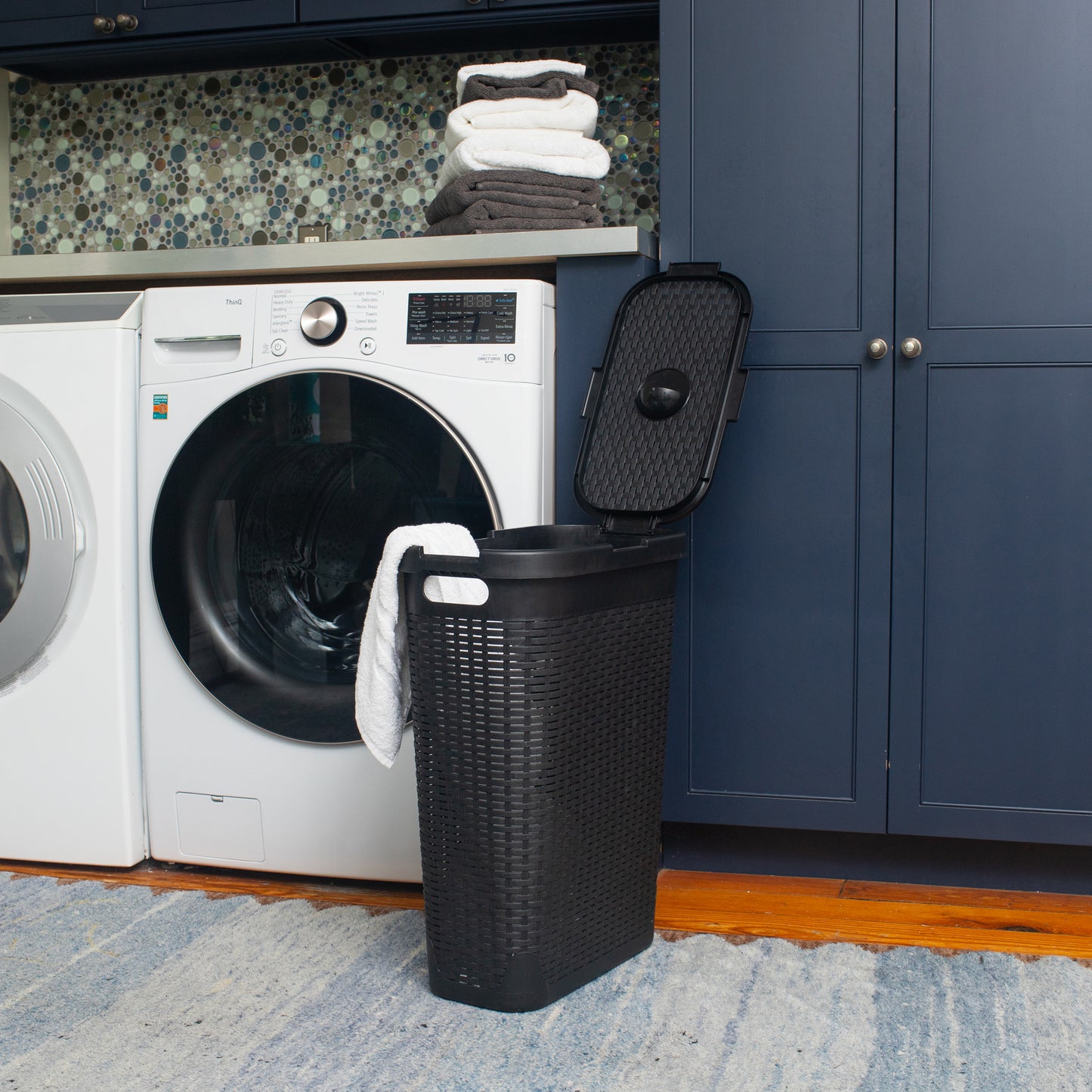Mind Reader Slim Laundry Hamper with Lid, 40L Clothes Basket, Premium Wicker Design, Plastic