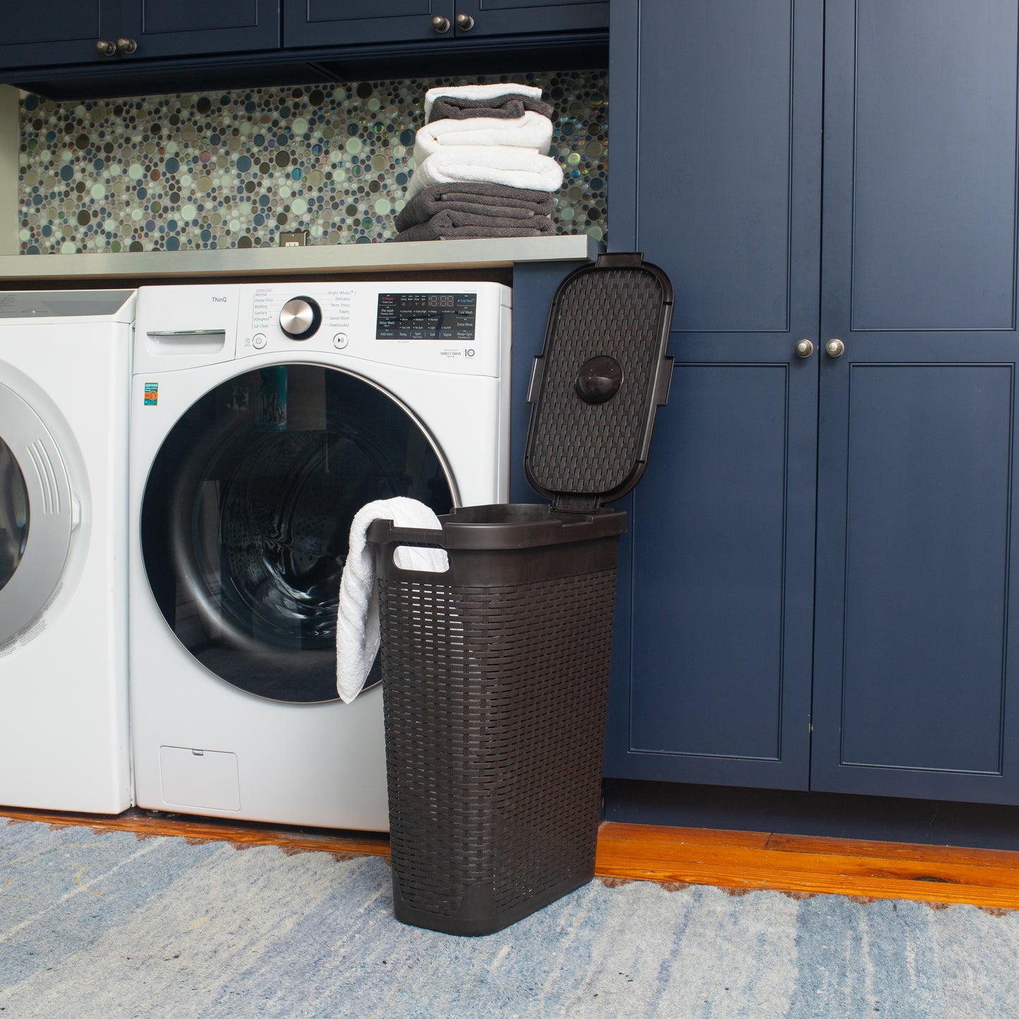Mind Reader Slim Laundry Hamper with Lid, 40L Clothes Basket, Premium Wicker Design, Plastic