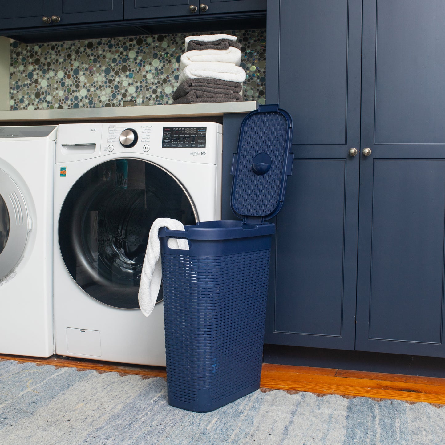 Mind Reader Slim Laundry Hamper with Lid, 40L Clothes Basket, Premium Wicker Design, Plastic