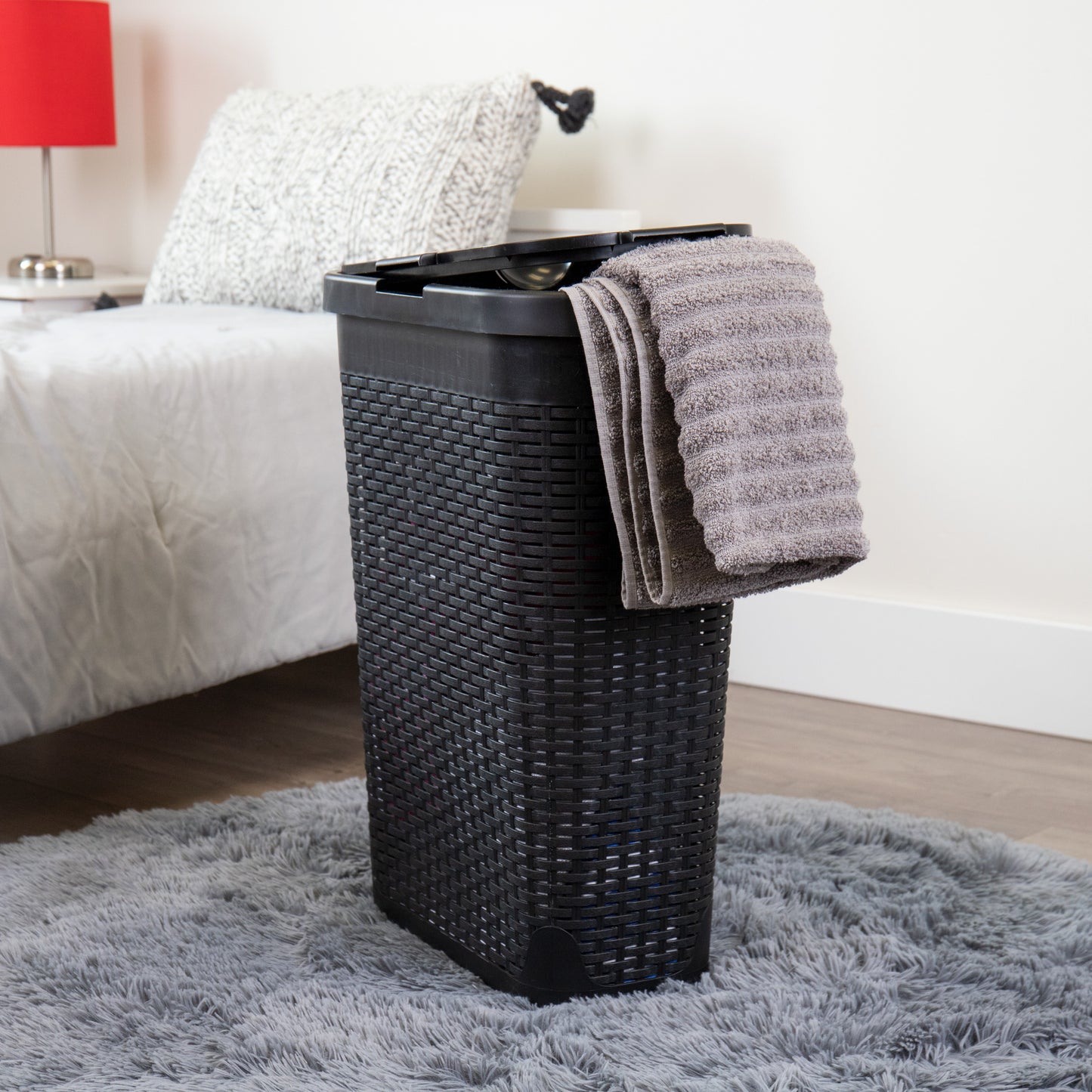 Mind Reader Slim Laundry Hamper with Lid, 40L Clothes Basket, Premium Wicker Design, Plastic