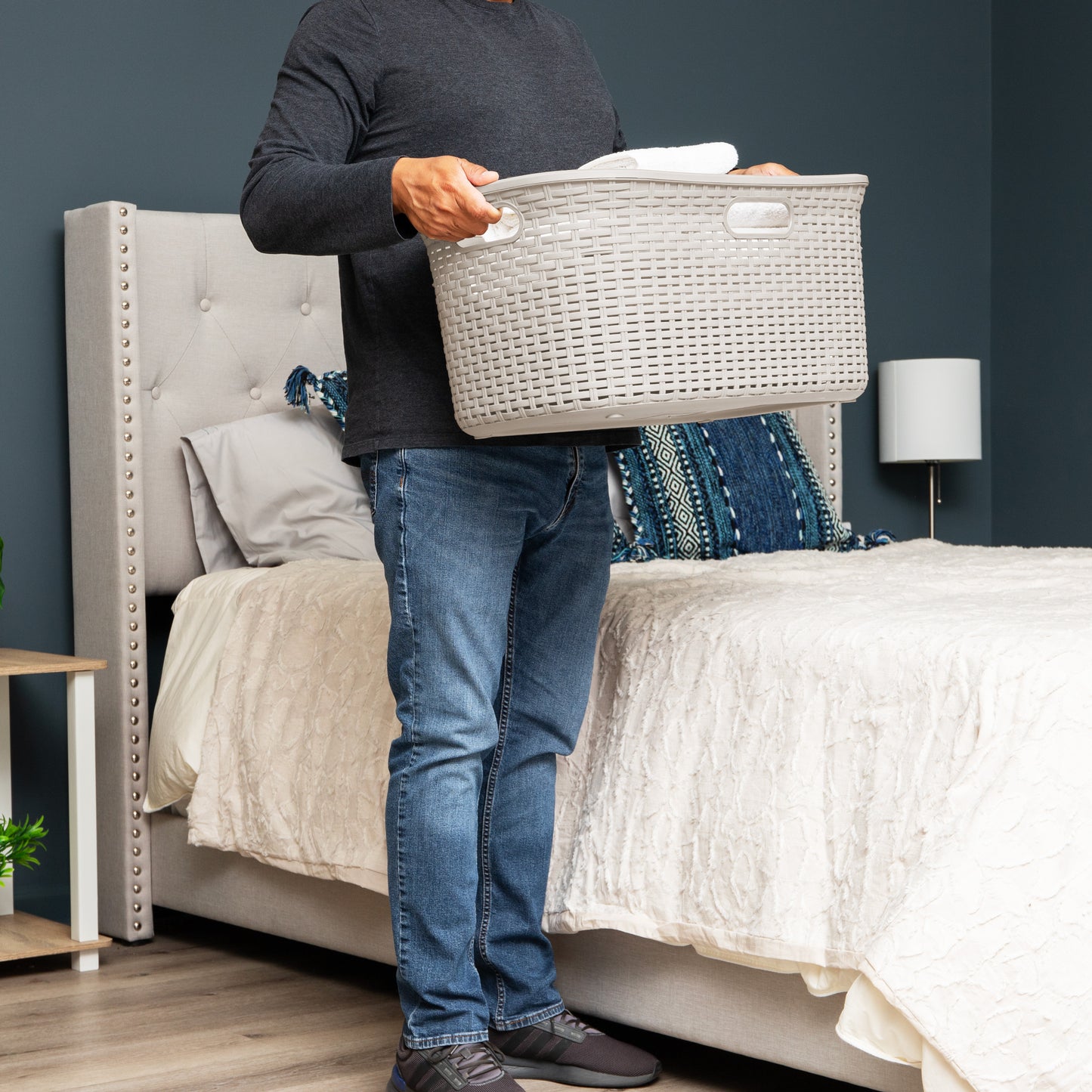 Mind Reader 40L Laundry Basket, Clothes Hamper, Wicker Design, Plastic, 23"L x 14.5"W x 11"H