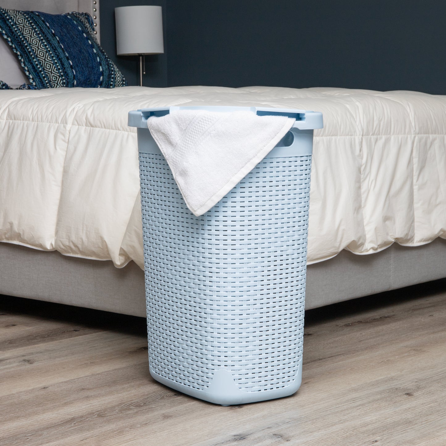 Mind Reader 60L Slim Laundry Hamper, Clothes Basket, Lid, Wicker Design, Plastic, 17.65"L x 13.75"W x 24.15"H
