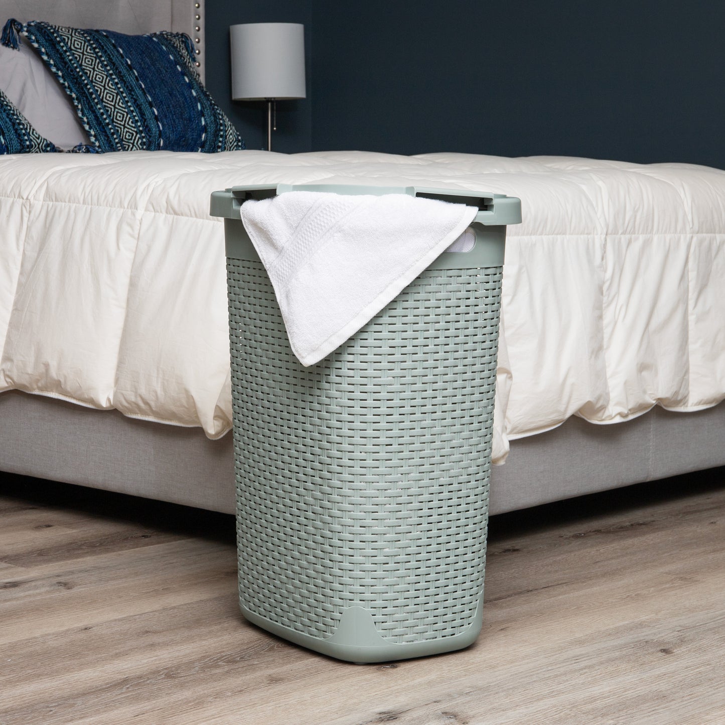 Mind Reader 60L Slim Laundry Hamper, Clothes Basket, Lid, Wicker Design, Plastic, 17.65"L x 13.75"W x 24.15"H