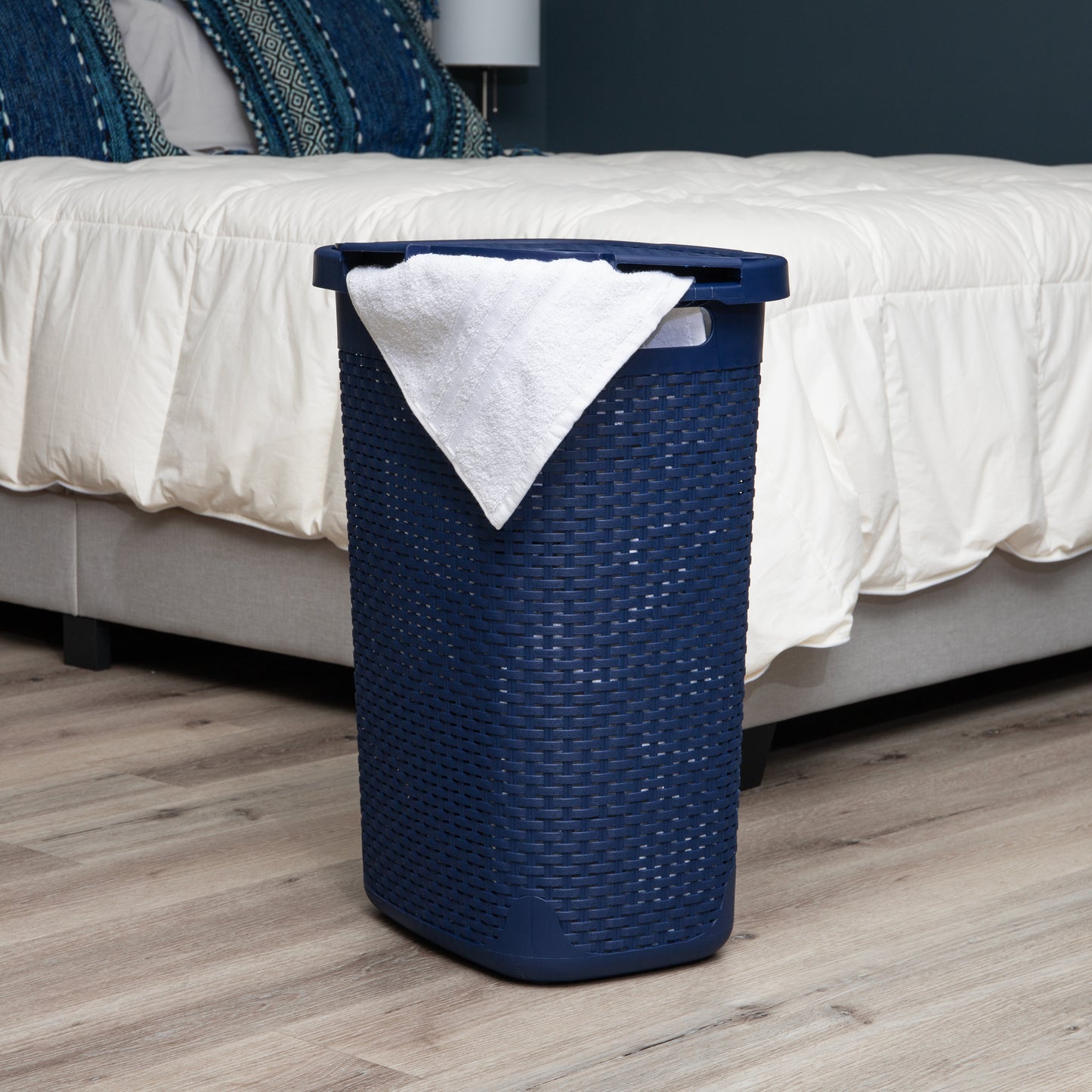 Mind Reader 60L Slim Laundry Hamper, Clothes Basket, Lid, Wicker Design, Plastic, 17.65"L x 13.75"W x 24.15"H