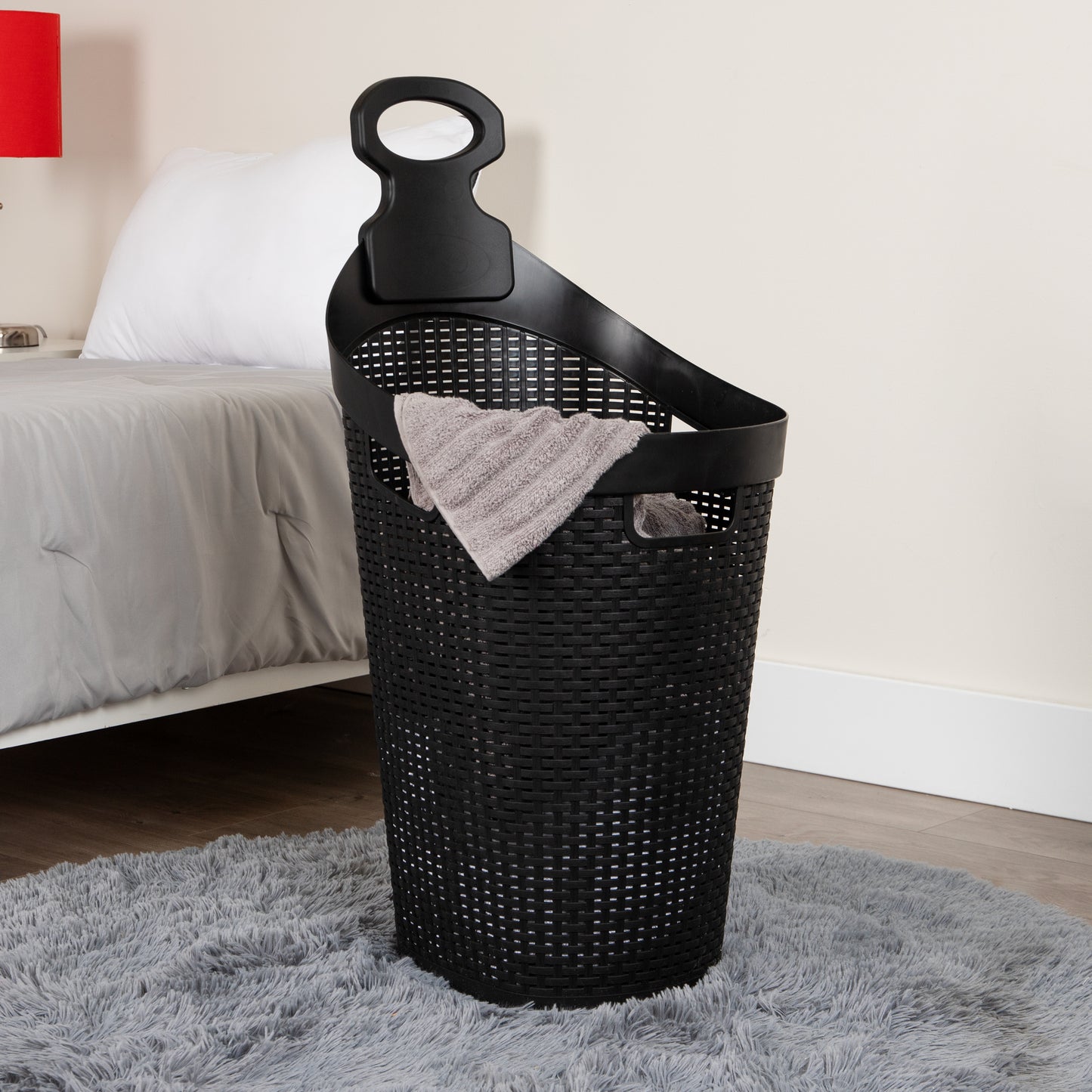 Mind Reader Basket Collection, Mobile Laundry Hamper, 61 Liter (15kg/33lbs) Capacity, Black