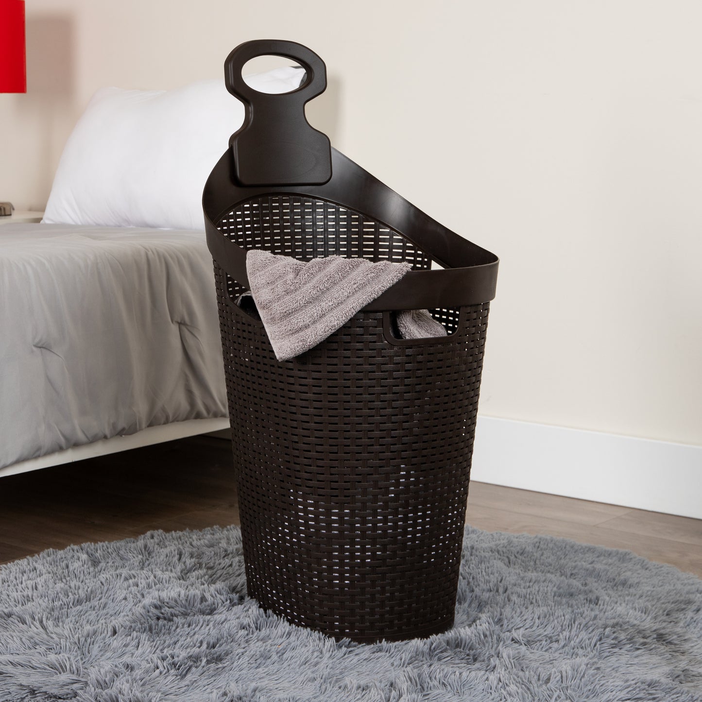 Mind Reader Basket Collection, Mobile Laundry Hamper, 61 Liter (15kg/33lbs) Capacity, Black