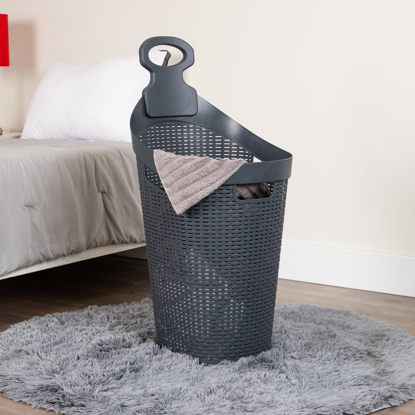 Mind Reader Basket Collection, Mobile Laundry Hamper, 61 Liter (15kg/33lbs) Capacity, Black