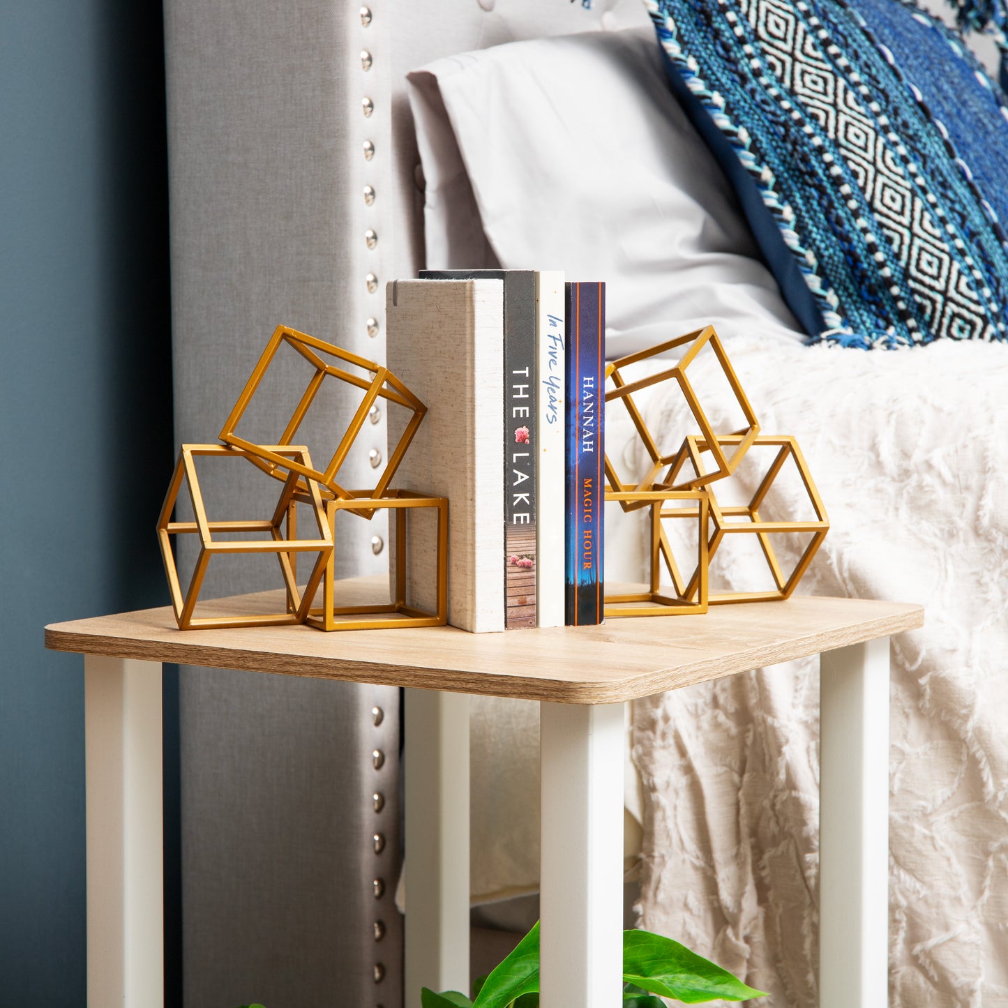 Mind Reader Decorative Geometric Cube Bookends, Modern Book Holders, Office Decor, Metal, Set of 2, Gold
