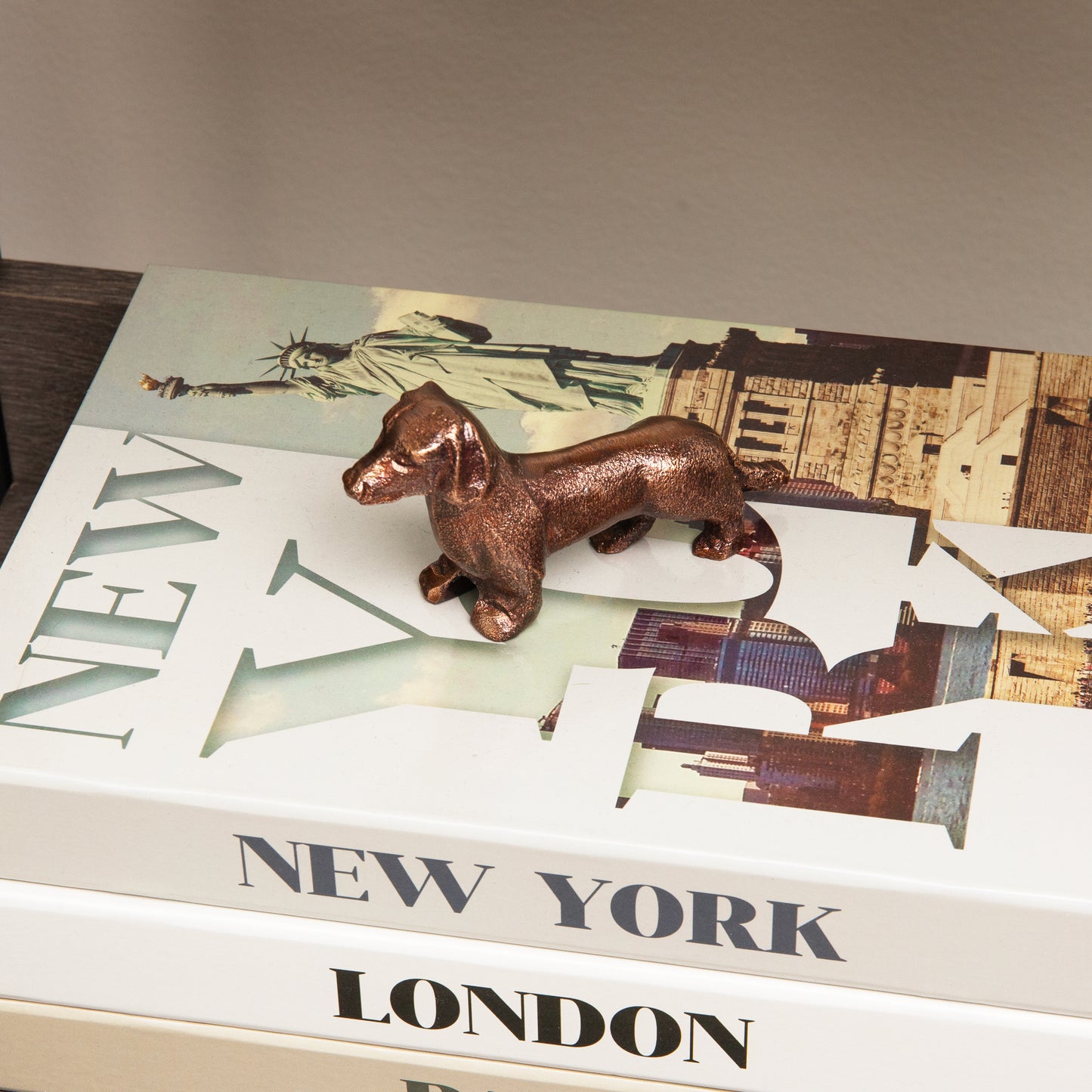 Mind Reader Dachshund Figurine, Desk or Bookshelf Home Decor, Cast Aluminum, Antique Brass Finish