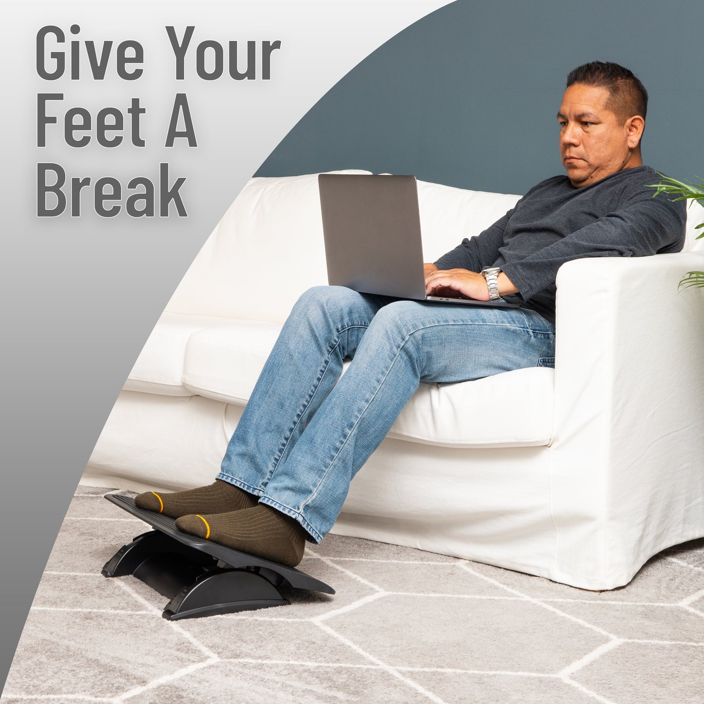 Mind Reader Foot Rest, Under Desk at Work, Ergonomic, Height Adjustable, Office, Plastic, 17.5"L x 13.5"W x 3.5"H, Black