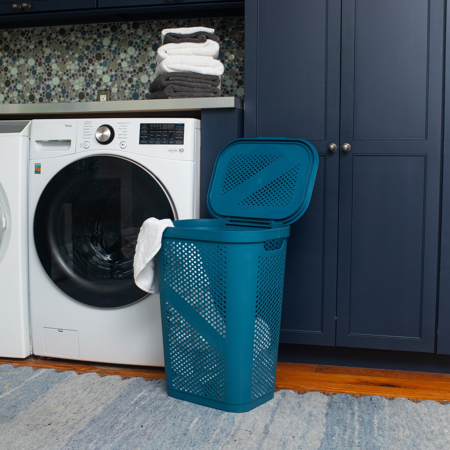 Mind Reader 60L Slim Laundry Hamper, Clothes Basket, Lid, Ventilated, Plastic, 17.25"L x 13.75"W x 23.5"H
