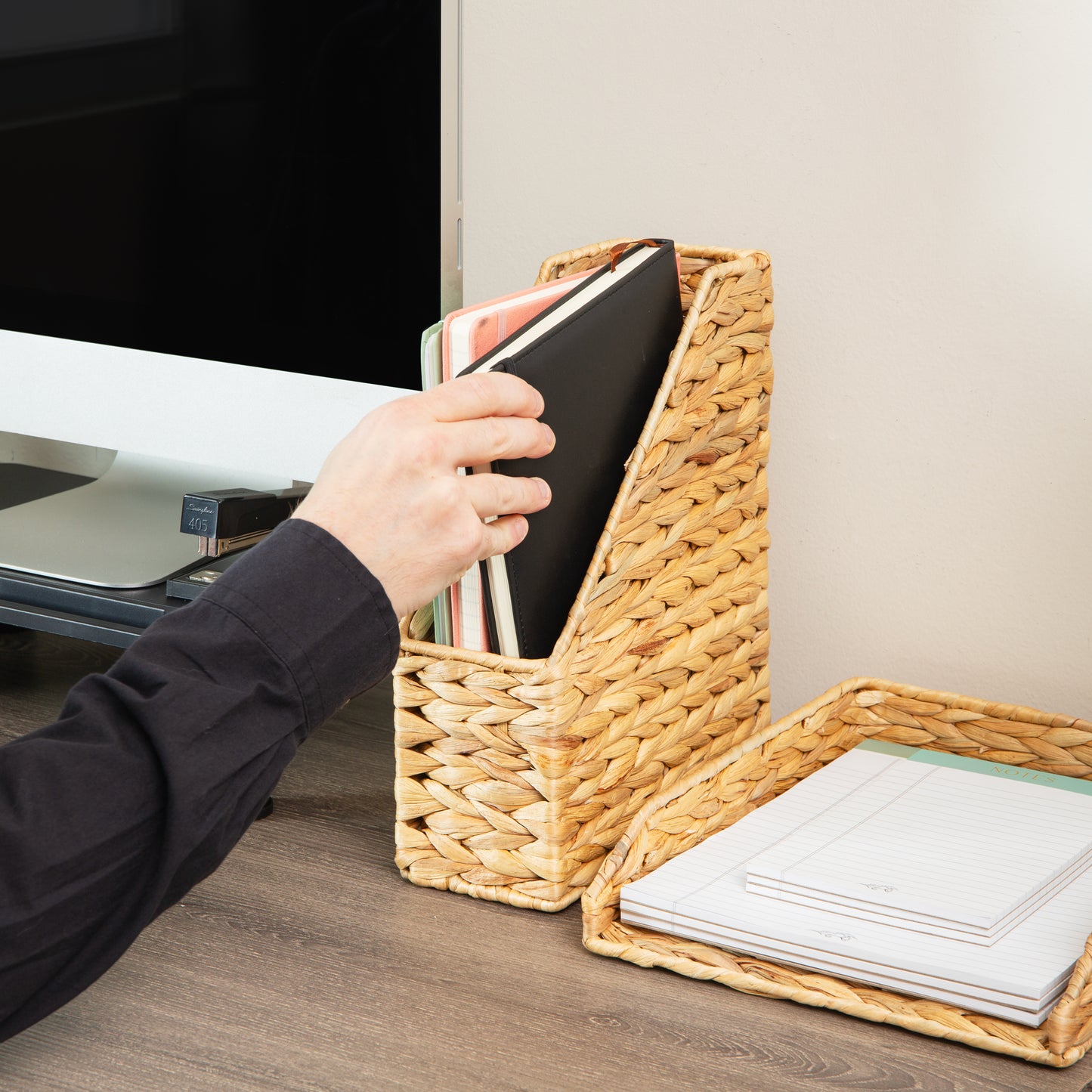 Mind Reader Rattan Vertical File Organizer with Iron Frame, Desktop Organizer, Holds Letter Size Documents, Brown