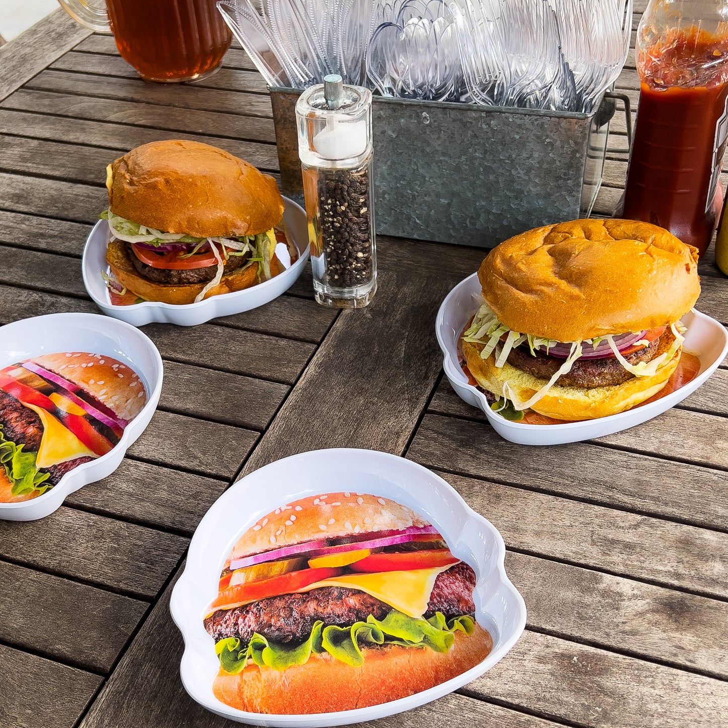 Mind Reader Bon Appetit Collection, Cheeseburger Serving Plates for Parties and BBQs, 4 Piece Set, Melamine, 7"L x 7"W x 1"H, White