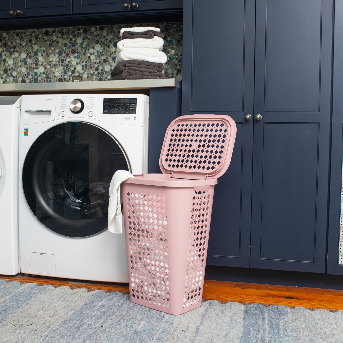 Mind Reader Slim Tapered Laundry Hamper with Lid, 50L Plastic Clothes Basket with Swiss Cross Cut-Outs, Lightweight & Ventilated Laundry Bin with Handles