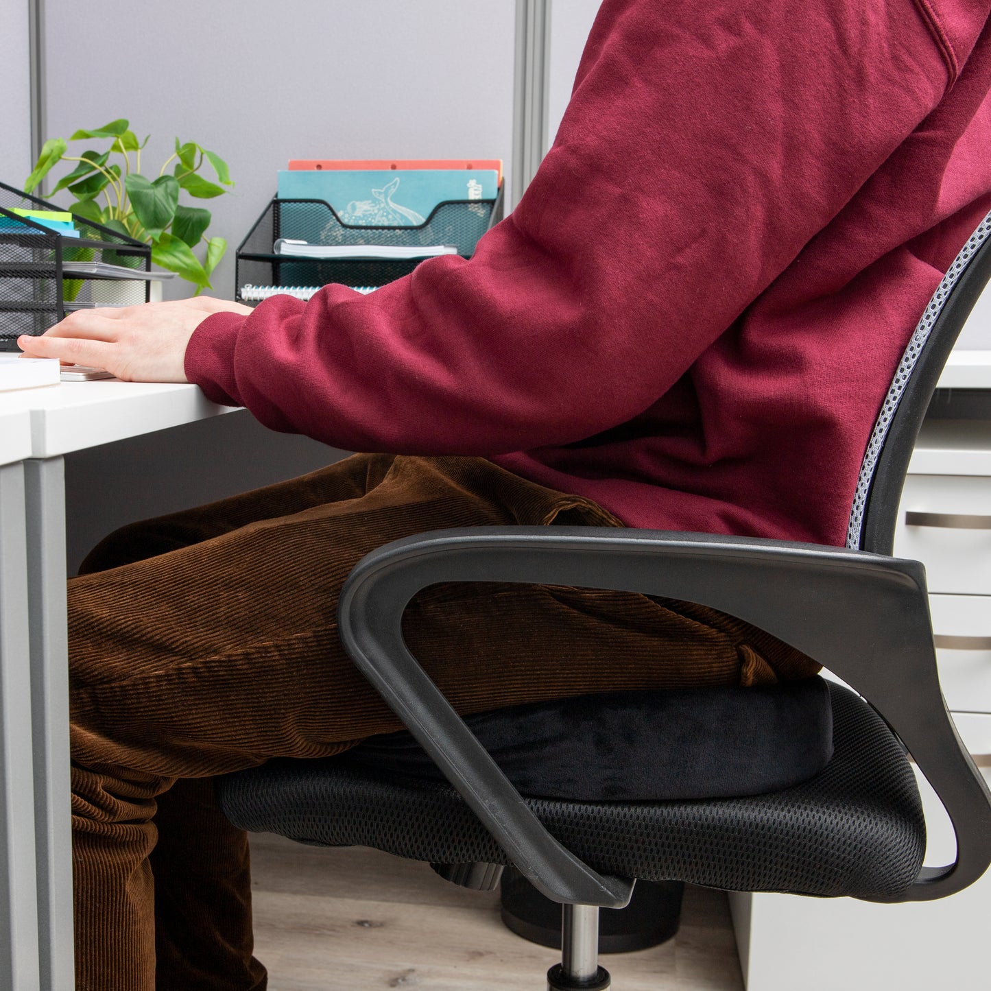 Mind Reader Memory Foam Seat Cushion, Ergonomic Pressure Relief for Office, Car, and More, Relieves Hip, Tailbone, Coccyx & Sciatica Pain, 18"L x 13.5"W x 2.75"H