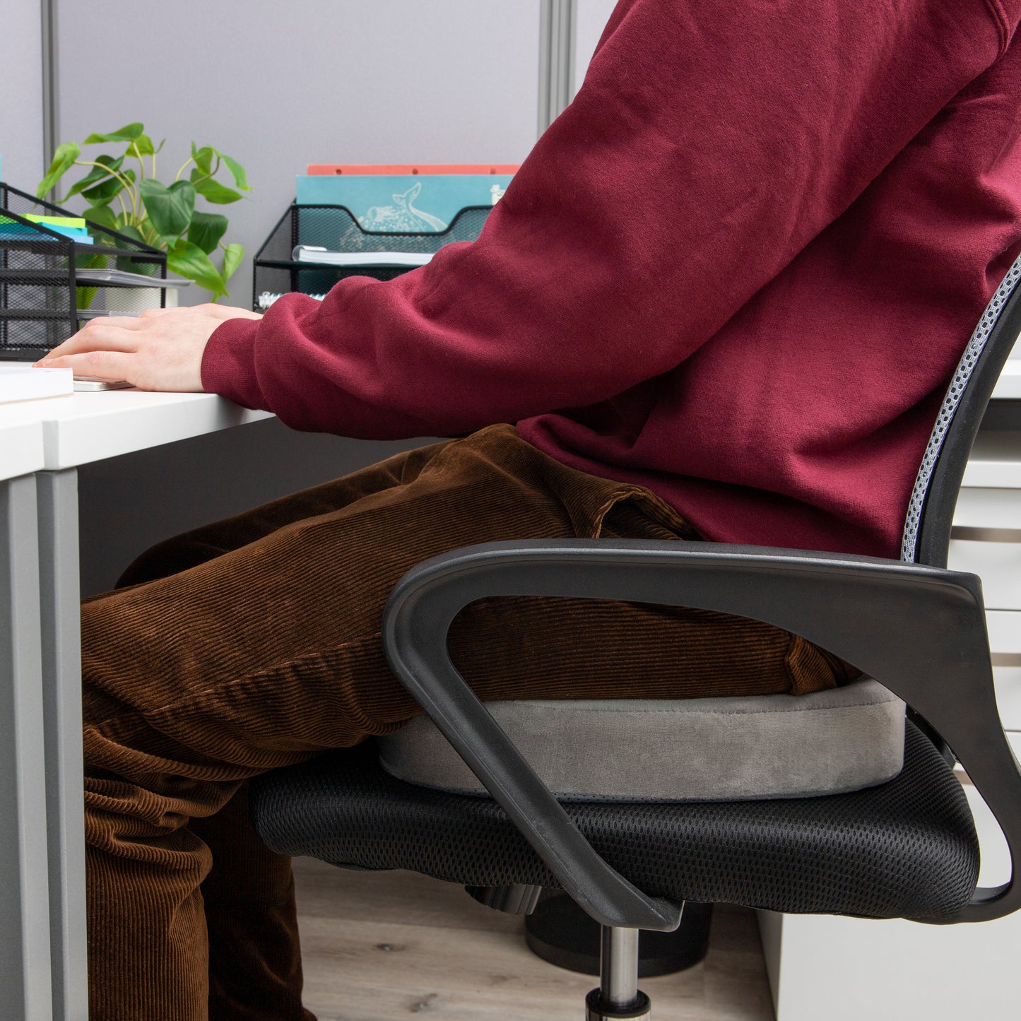 Mind Reader Memory Foam Seat Cushion, Ergonomic Pressure Relief for Office, Car, and More, Relieves Hip, Tailbone, Coccyx & Sciatica Pain, 18"L x 13.5"W x 2.75"H