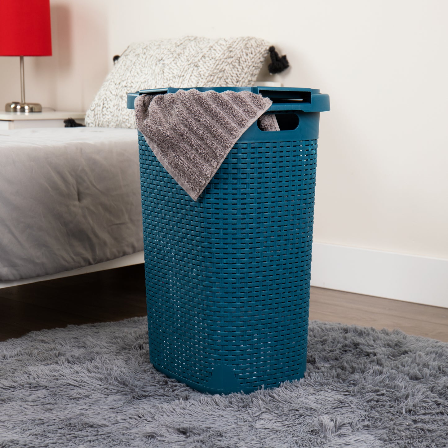 Mind Reader Basket Collection, Slim Laundry Hamper, 60 Liter (15kg/33lbs) Capacity, Cut Out Handles, Attached Hinged Lid, Ventilated Premium Wicker Look
