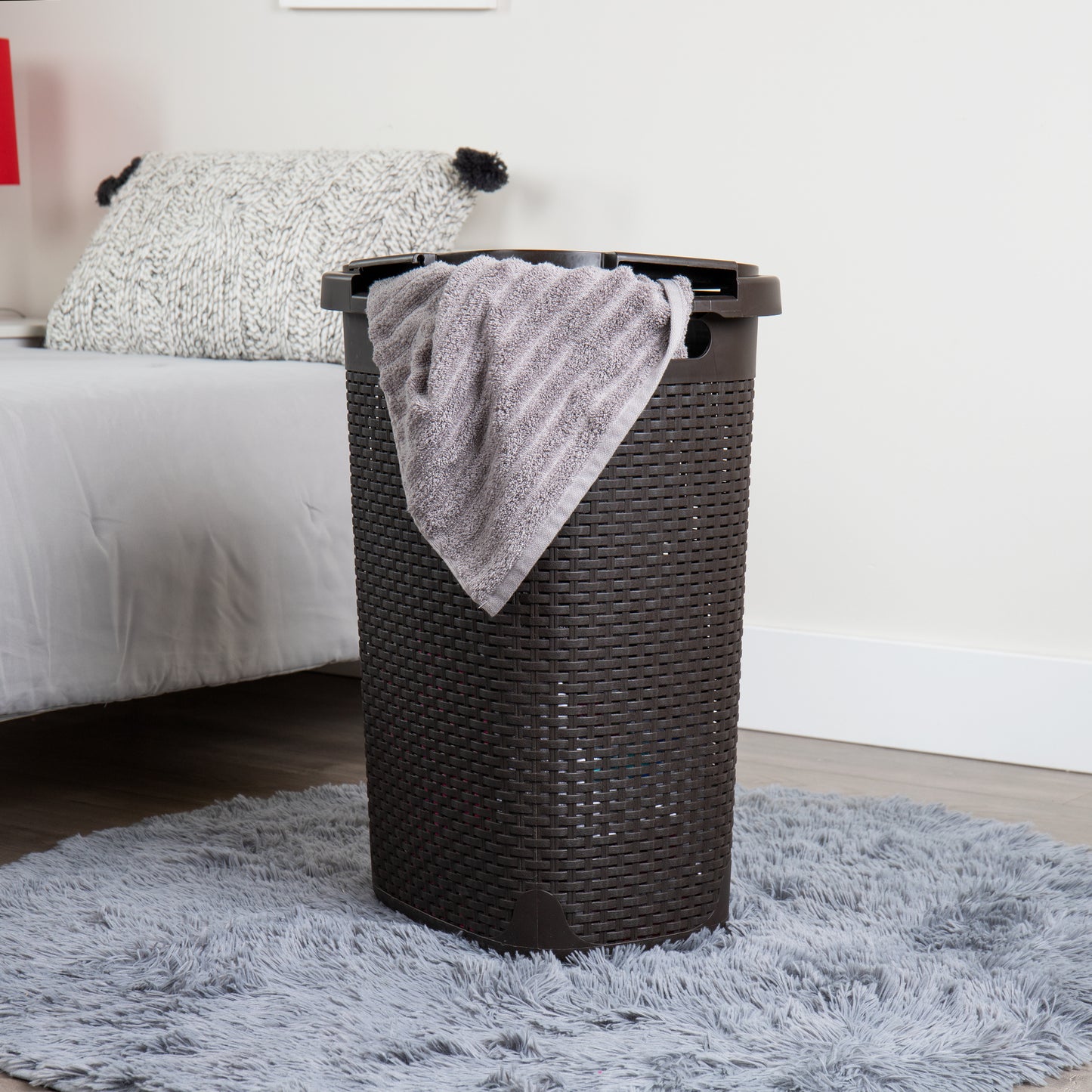 Mind Reader Basket Collection, Slim Laundry Hamper, 60 Liter (15kg/33lbs) Capacity, Cut Out Handles, Attached Hinged Lid, Ventilated Premium Wicker Look