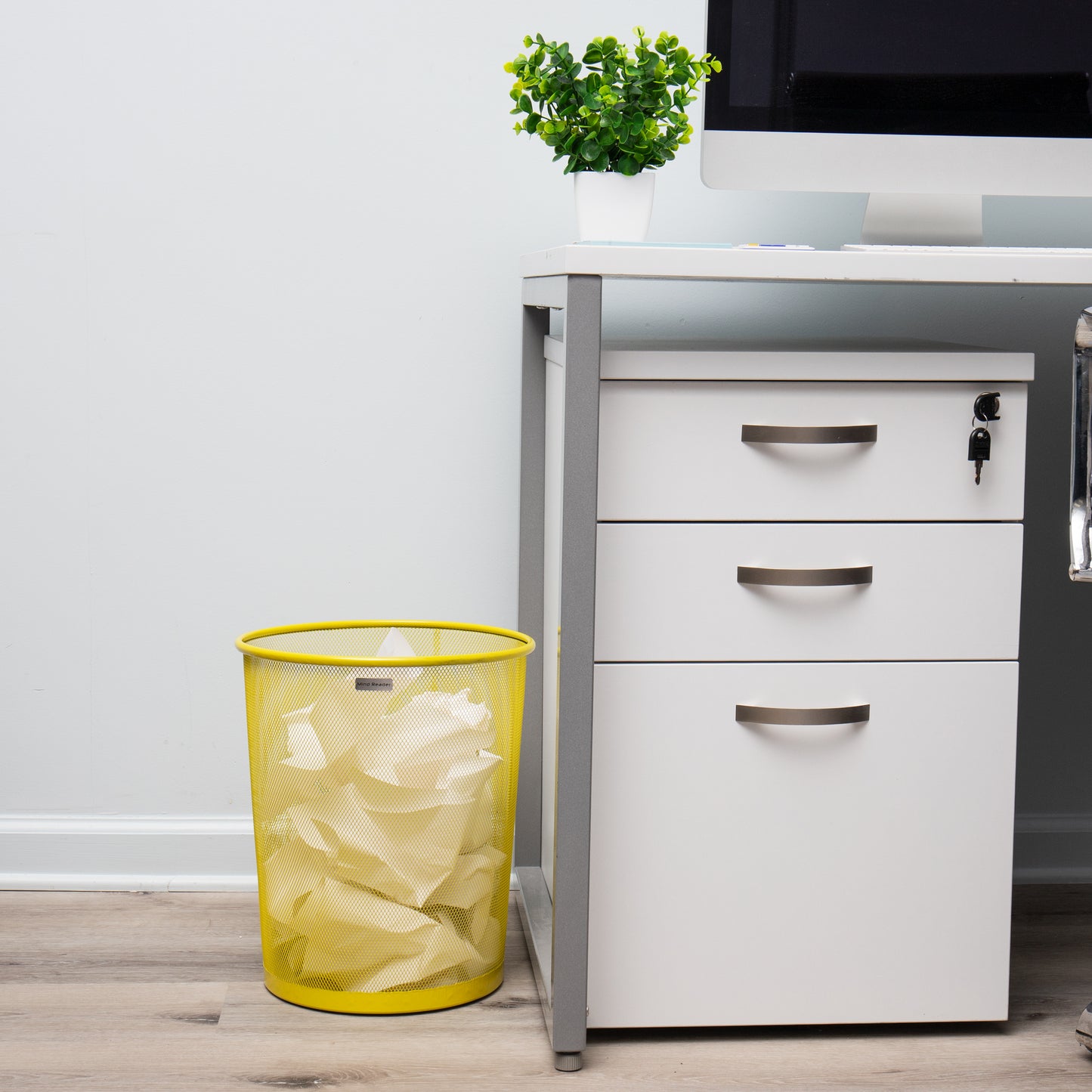 Mind Reader Mesh Trash Can, 16.65L (4.4 gal), Waste Paper Basket, Round, Office, Metal Mesh, 11.5"L x 11.5"W x 13.75"H