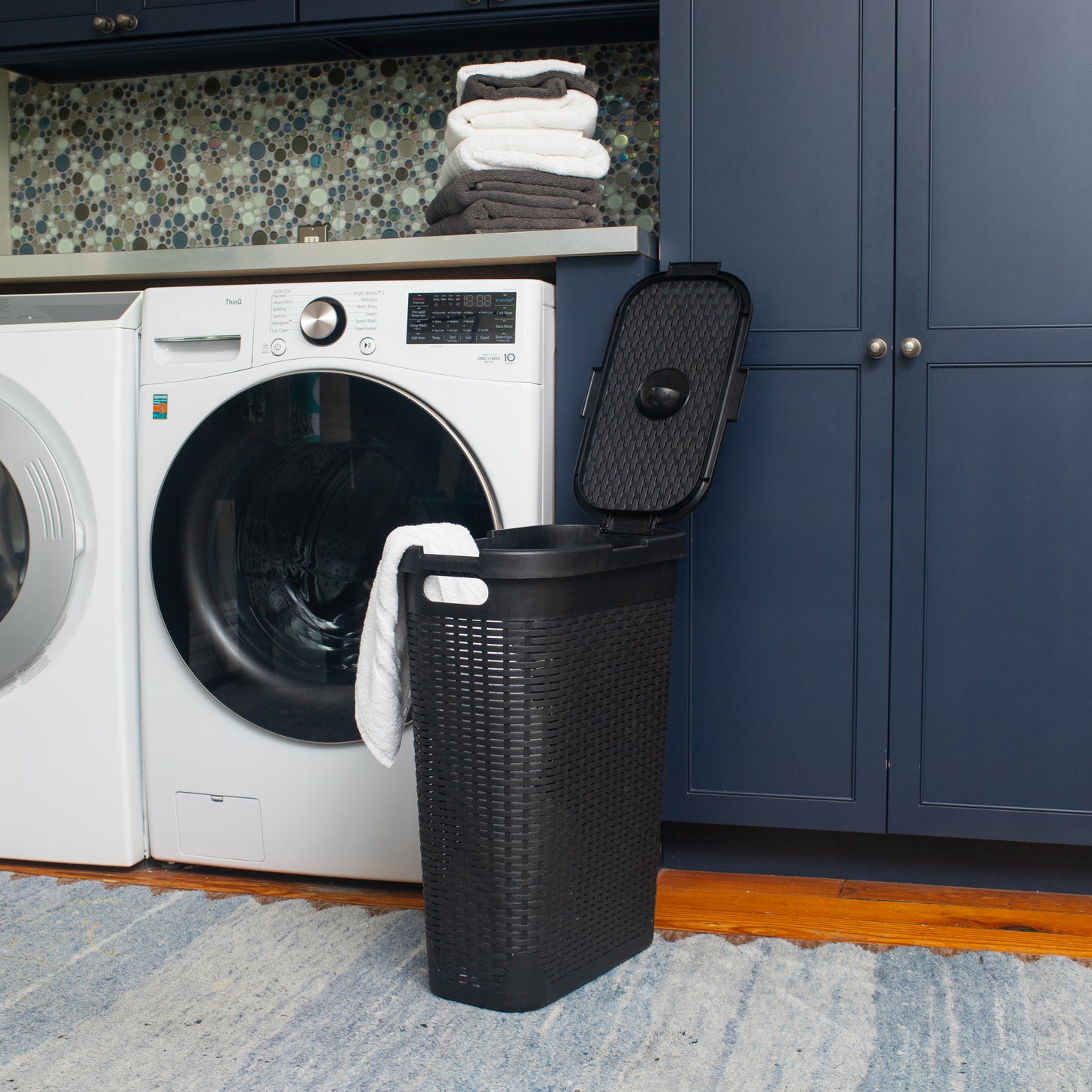 Mind Reader 40L Slim Laundry Hamper, Clothes Basket, Lid, Wicker Design, Plastic, 18"L x 10.4"W x 23.5"H