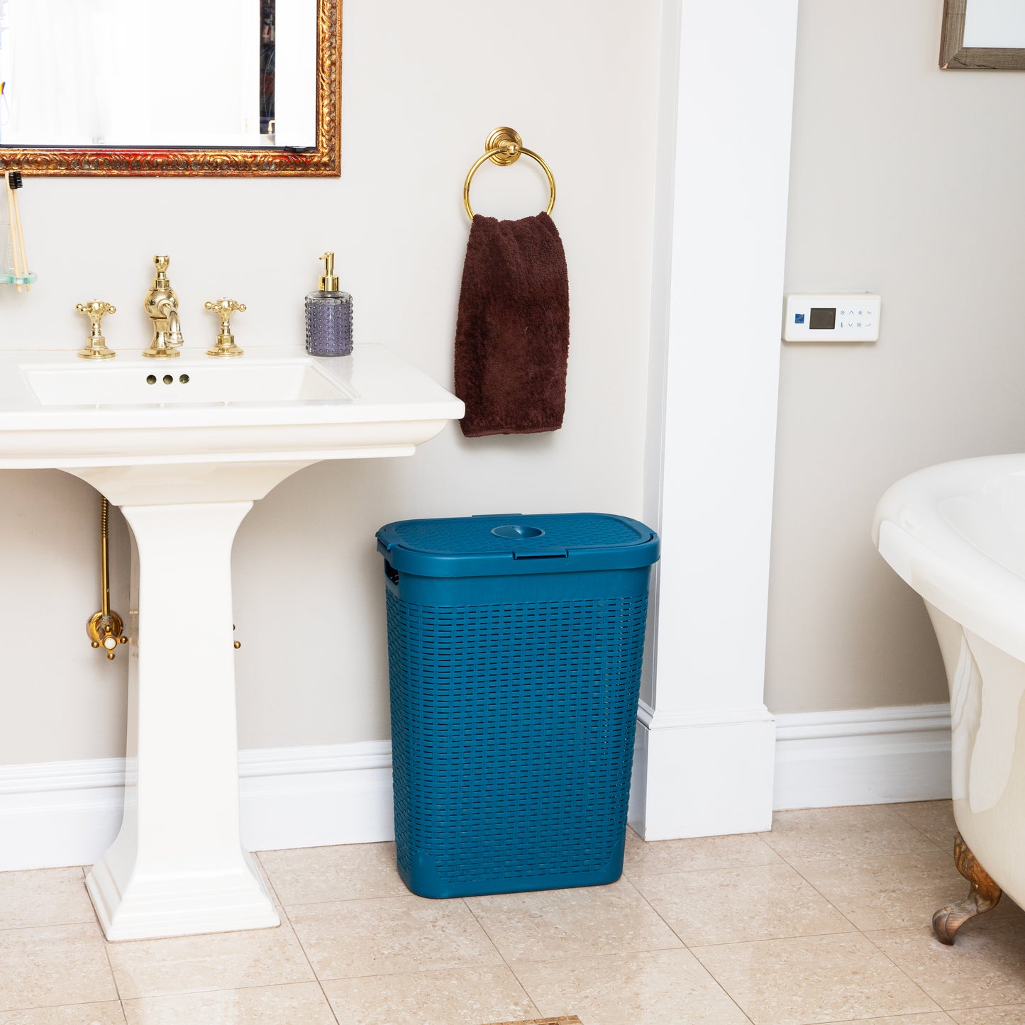 Mind Reader 40L Slim Laundry Hamper, Clothes Basket, Lid, Wicker Design, Plastic, 18"L x 10.4"W x 23.5"H