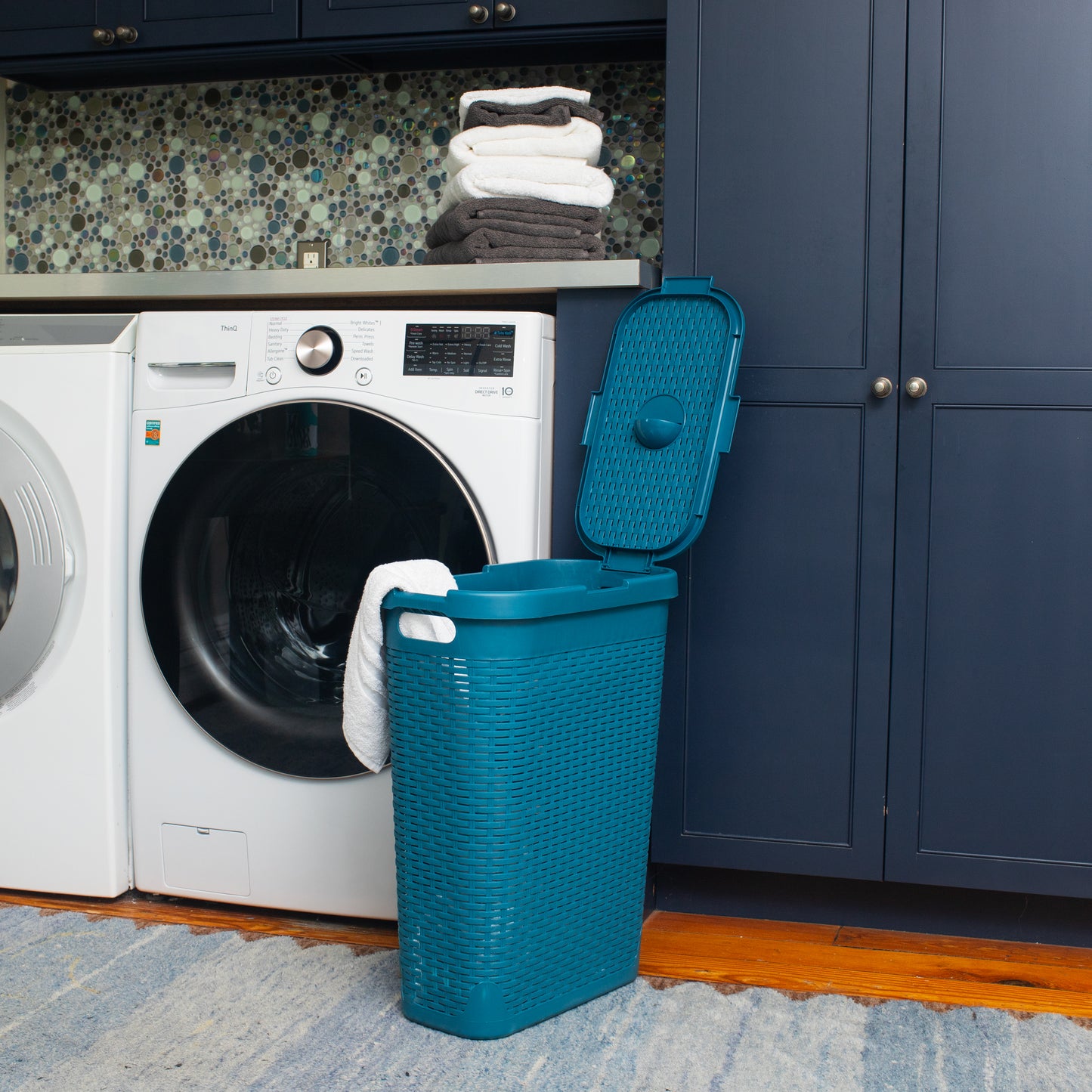 Mind Reader 40L Slim Laundry Hamper, Clothes Basket, Lid, Wicker Design, Plastic, 18"L x 10.4"W x 23.5"H