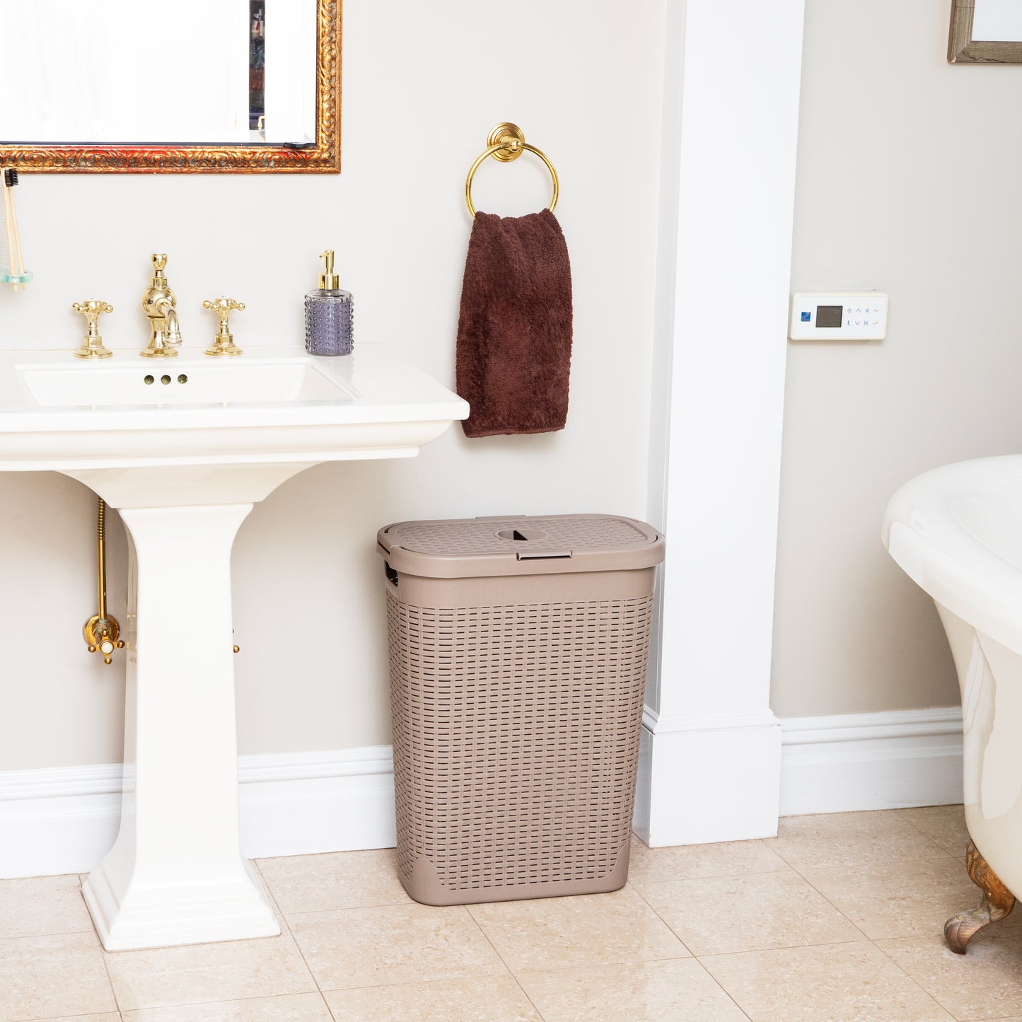 Mind Reader 40L Slim Laundry Hamper, Clothes Basket, Lid, Wicker Design, Plastic, 18"L x 10.4"W x 23.5"H