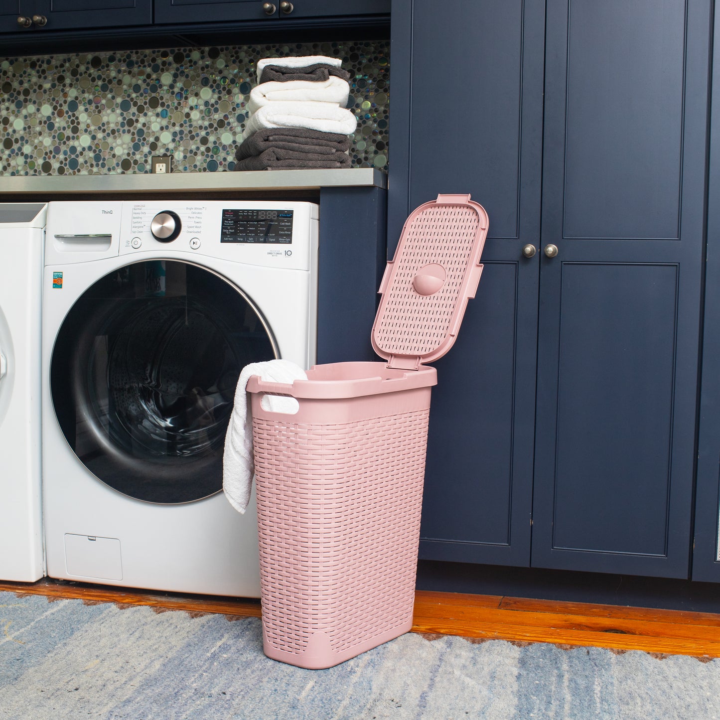 Mind Reader 40L Slim Laundry Hamper, Clothes Basket, Lid, Wicker Design, Plastic, 18"L x 10.4"W x 23.5"H