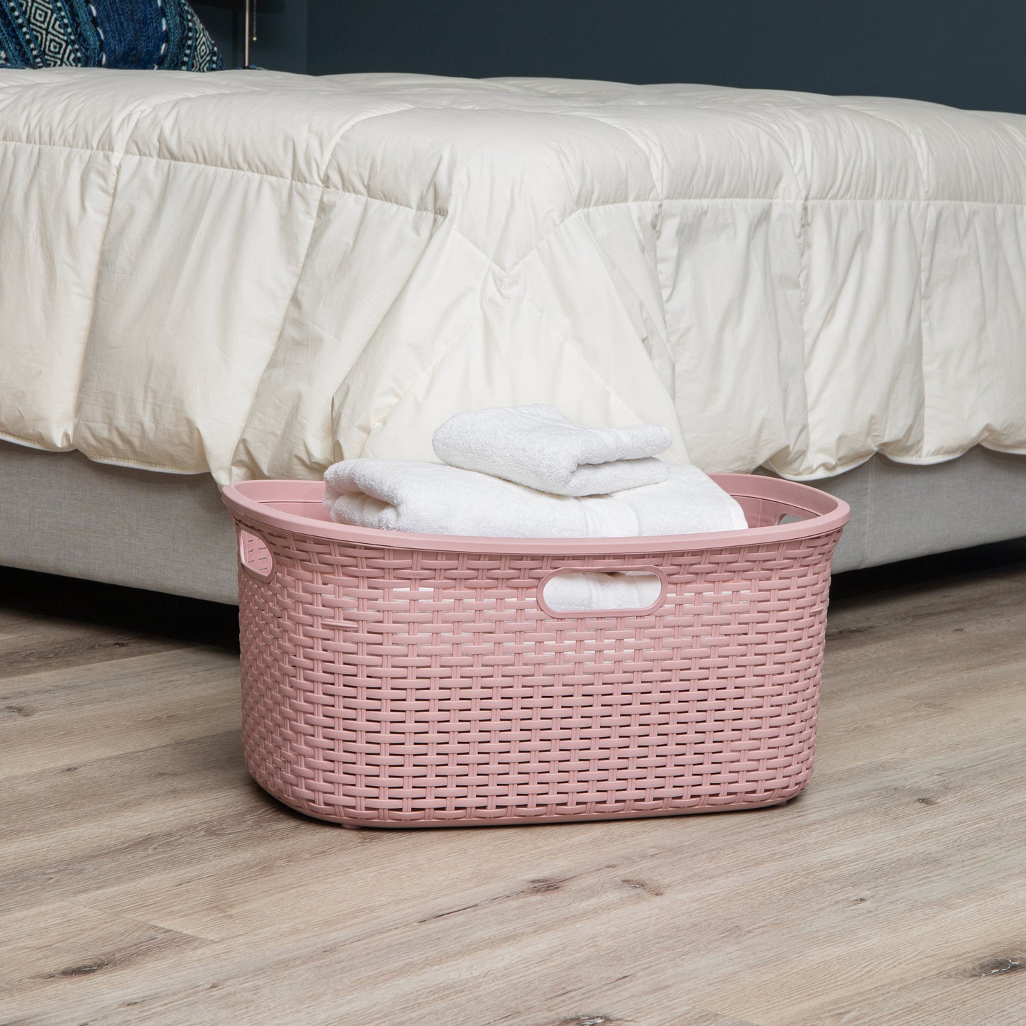 Mind Reader 40L Laundry Basket, Clothes Hamper, Wicker Design, Plastic, 23"L x 14.5"W x 11"H