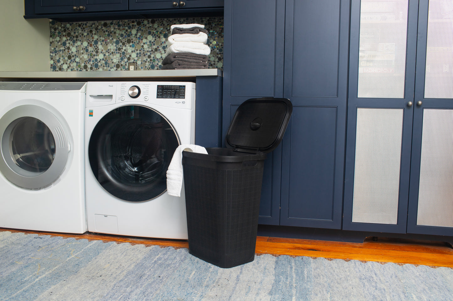 Mind Reader 60L Slim Laundry Hamper, Clothes Basket, Lid, Linen Design, Plastic, 18.25”L x 14.25”W x 23.5”H