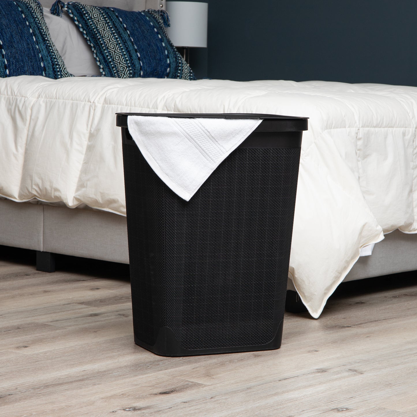 Mind Reader 60L Slim Laundry Hamper, Clothes Basket, Lid, Linen Design, Plastic, 18.25”L x 14.25”W x 23.5”H