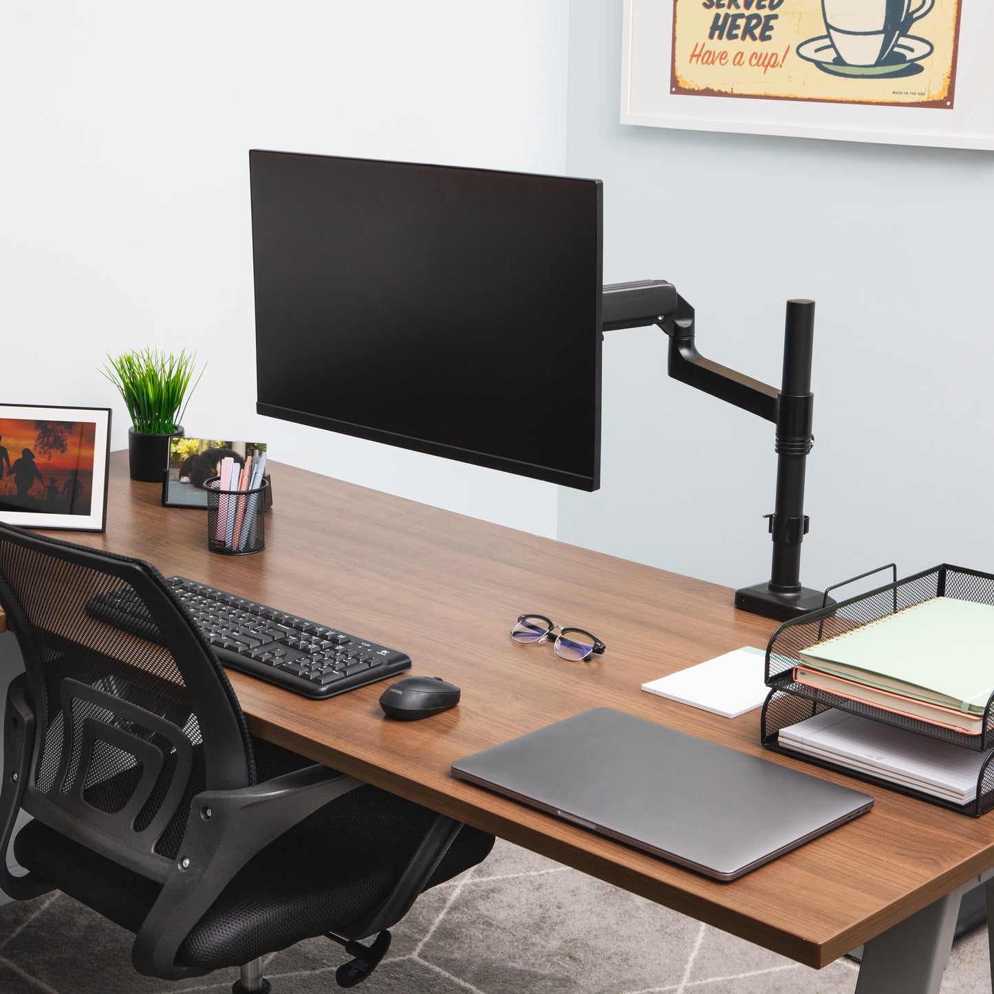 Mind Reader Single Monitor Arm for 13–32 Inch Screens, Gas Spring VESA Desk Mount, 180° Rotation, ±180° Swivel, ±65° Tilt, Integrated Cable Management, Holds up to 19.8 lbs, Black