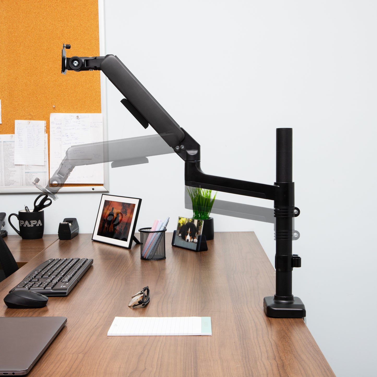 Mind Reader Single Monitor Arm for 13–32 Inch Screens, Gas Spring VESA Desk Mount, 180° Rotation, ±180° Swivel, ±65° Tilt, Integrated Cable Management, Holds up to 19.8 lbs, Black