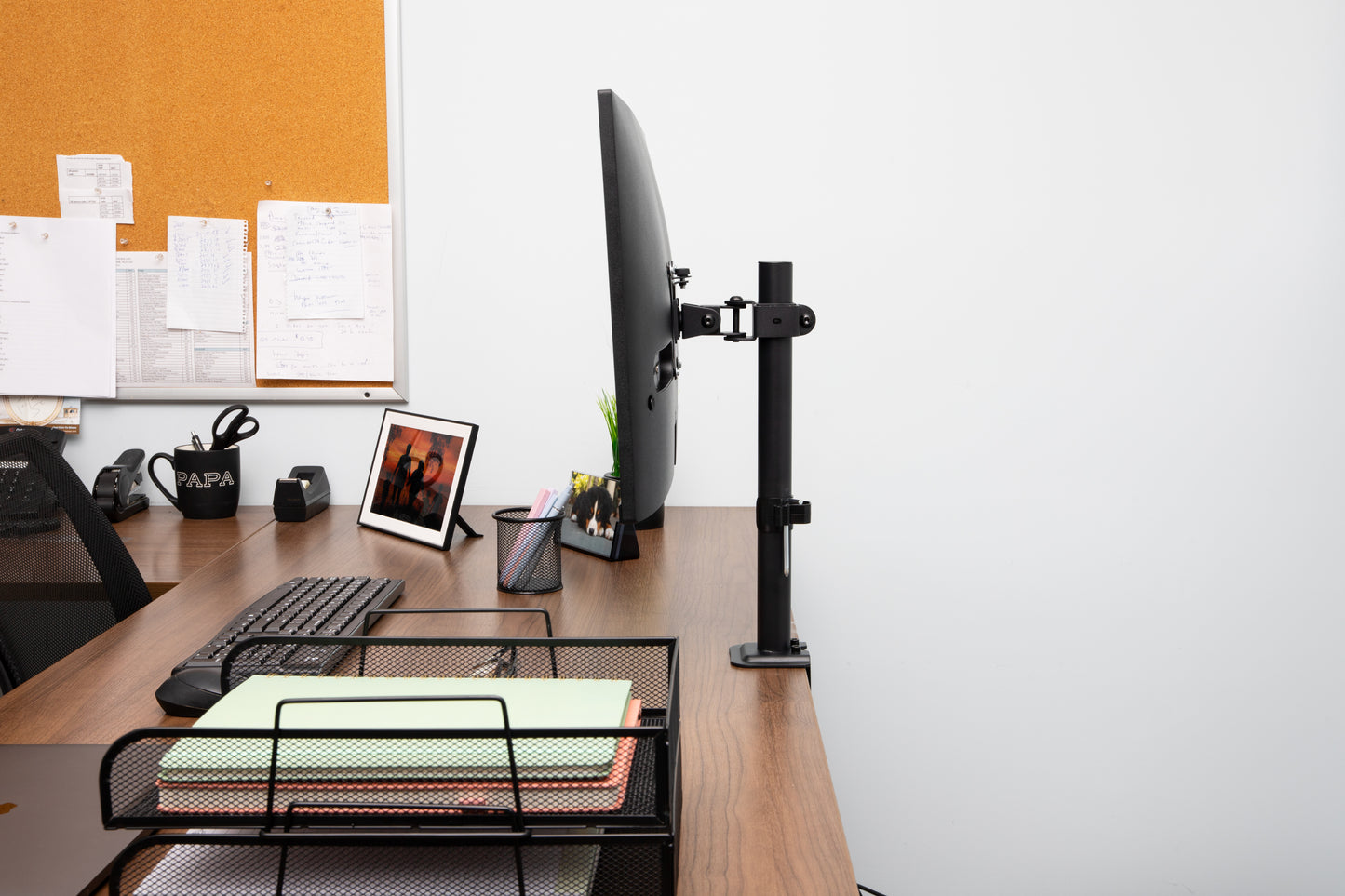 Mind Reader Single Monitor Desk Mount for 13"-32" Screens, VESA 75x75/100x100, 180° Rotation, ±90° Swivel, ±45° Tilt, 17.6 lb Load Capacity, Cable Management, Quick Release, Black