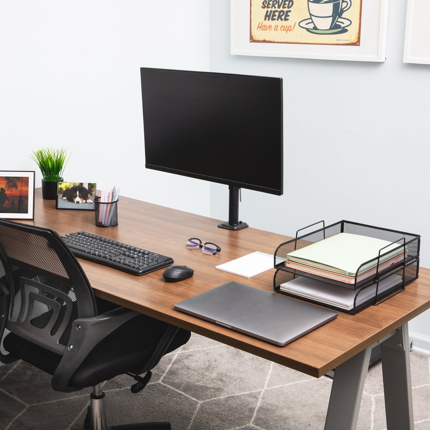 Mind Reader Single Monitor Desk Mount for 13"-32" Screens, VESA 75x75/100x100, 180° Rotation, ±90° Swivel, ±45° Tilt, 17.6 lb Load Capacity, Cable Management, Quick Release, Black