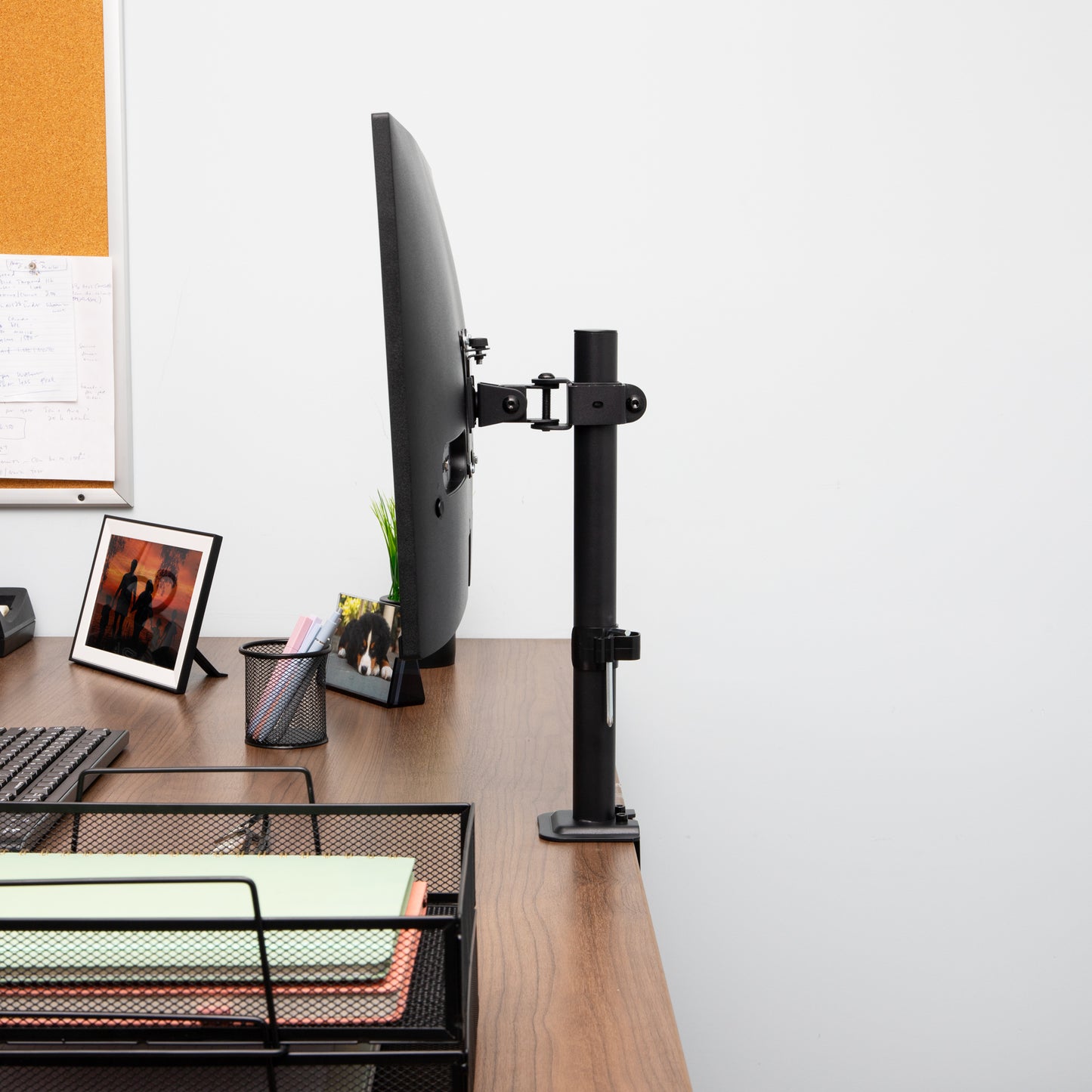 Mind Reader Single Monitor Desk Mount for 13"-32" Screens, VESA 75x75/100x100, 180° Rotation, ±90° Swivel, ±45° Tilt, 17.6 lb Load Capacity, Cable Management, Quick Release, Black