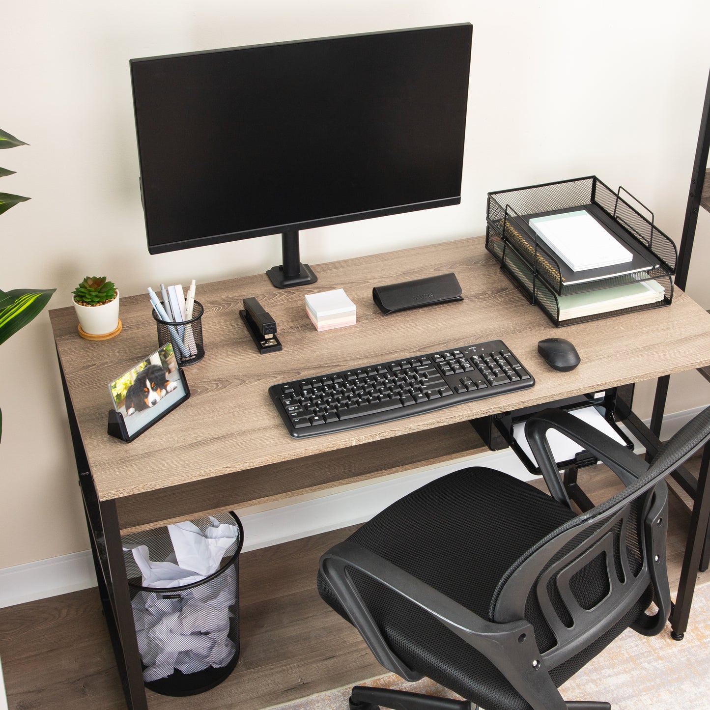 Mind Reader Single Monitor Desk Mount for 13"-32" Screens, VESA 75x75/100x100, 180° Rotation, ±90° Swivel, ±45° Tilt, 17.6 lb Load Capacity, Cable Management, Quick Release, Black