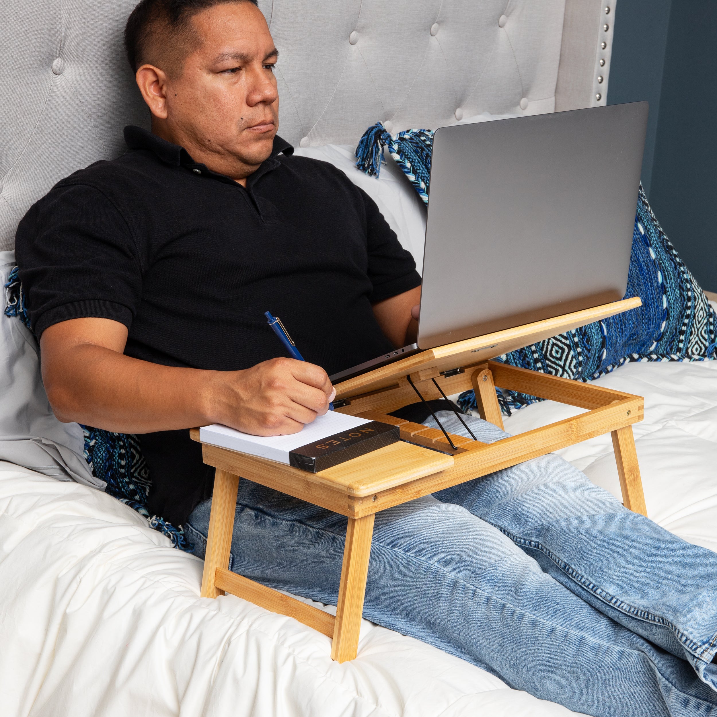 Bed with on sale laptop stand