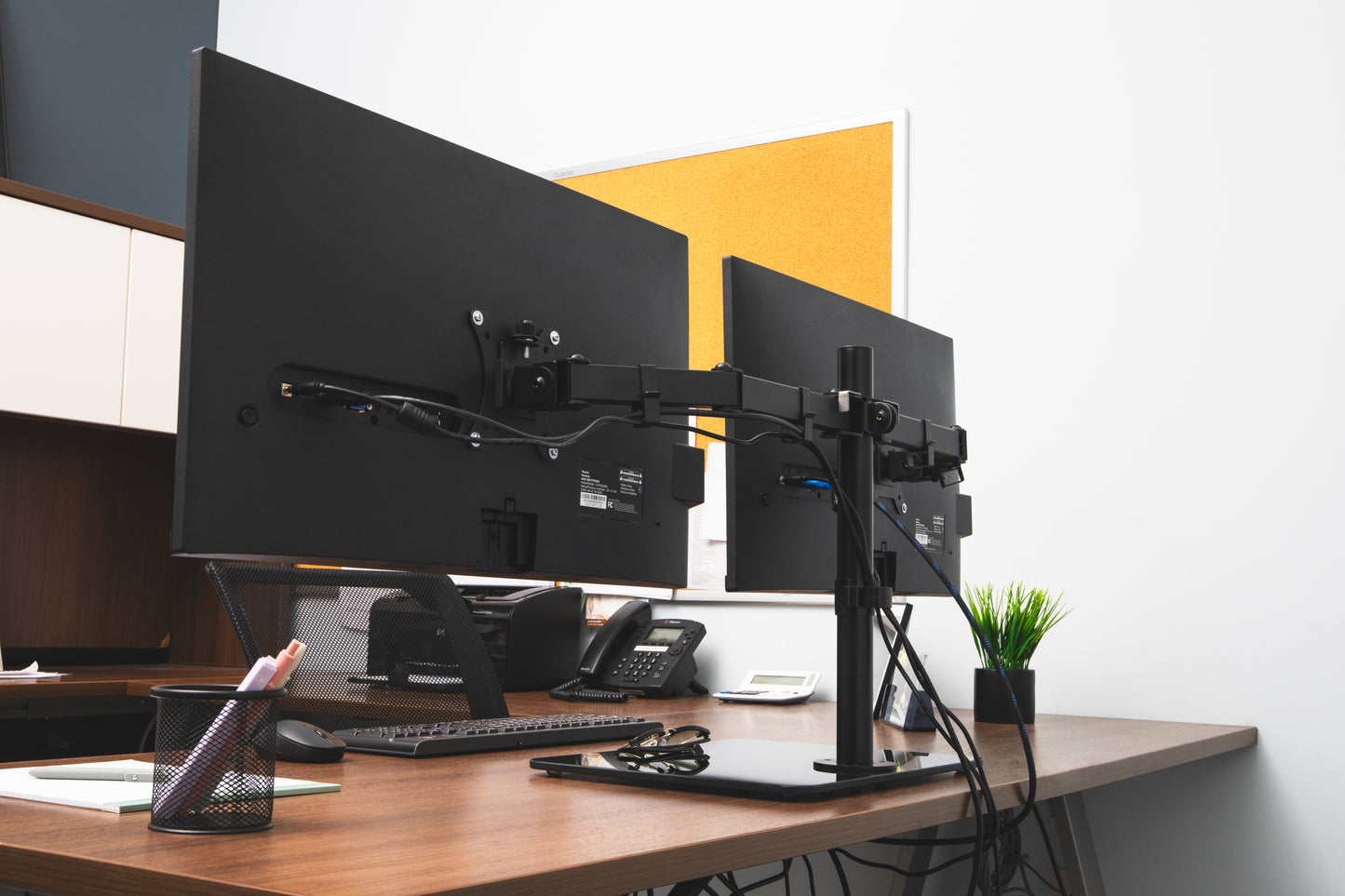 Mind Reader Freestanding Dual Monitor Desk Mount for 13"-32" Screens , VESA 75x75/100x100, Full Motion with 180° Rotation, ±90° Swivel, ±45° Tilt, Holds Up to 17.6 lbs Each – No Clamp, Base Stand with Cable Management, Black