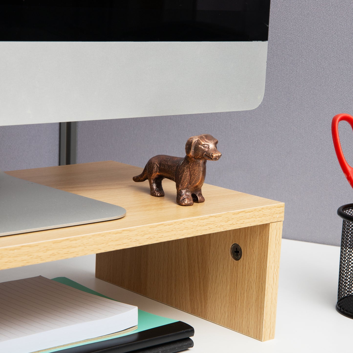 Mind Reader Dachshund Figurine, Desk or Bookshelf Home Decor, Cast Aluminum, Antique Brass Finish