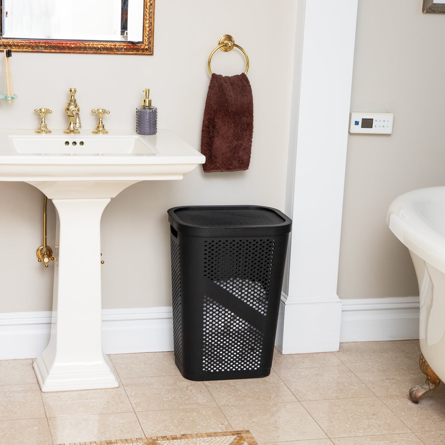 Mind Reader 60L Slim Laundry Hamper, Clothes Basket, Lid, Ventilated, Plastic, 17.25"L x 13.75"W x 23.5"H