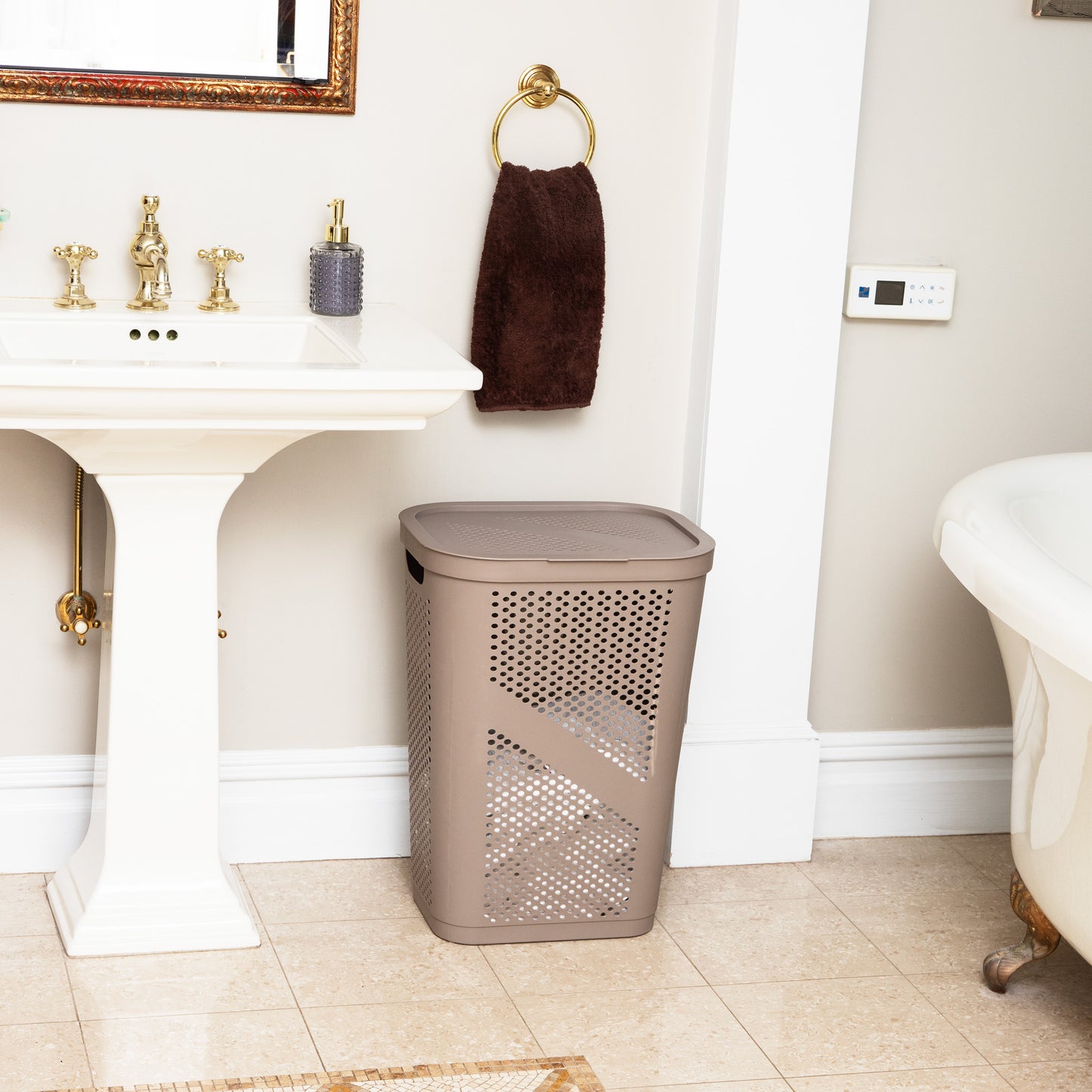Mind Reader 60L Slim Laundry Hamper, Clothes Basket, Lid, Ventilated, Plastic, 17.25"L x 13.75"W x 23.5"H