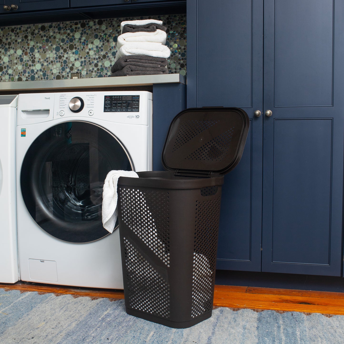 Mind Reader 60L Slim Laundry Hamper, Clothes Basket, Lid, Ventilated, Plastic, 17.25"L x 13.75"W x 23.5"H