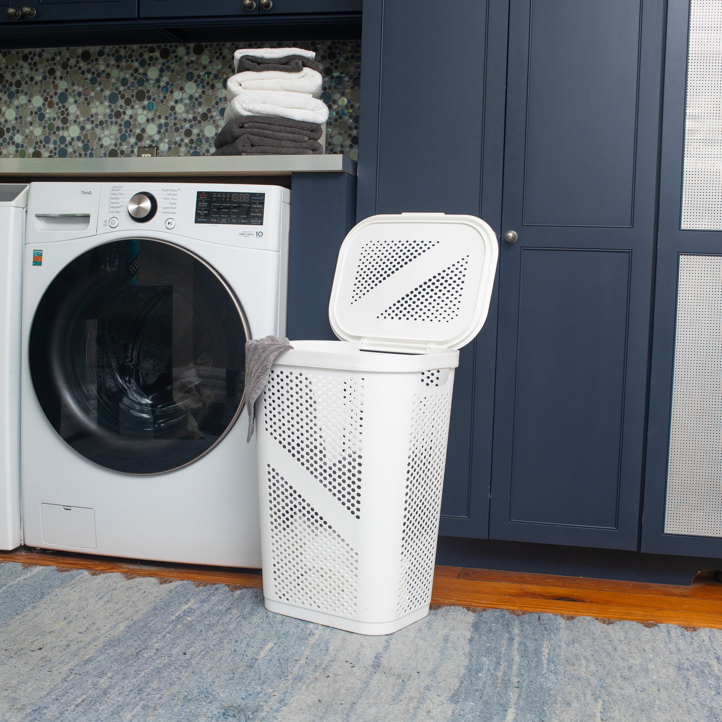 Mind Reader 60L Slim Laundry Hamper, Clothes Basket, Lid, Ventilated, Plastic, 17.25"L x 13.75"W x 23.5"H
