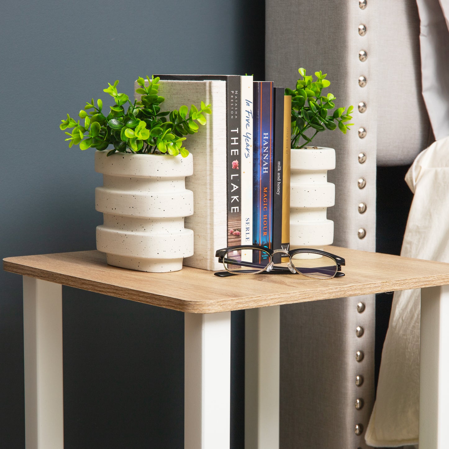 Mind Reader Ribbed Cement Planter Bookends, Faux Greenery for Shelves and Desk Decor, Set of 2, White