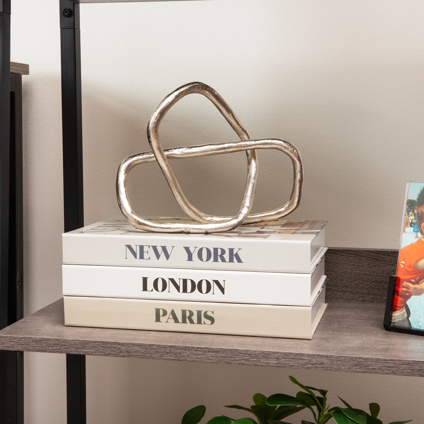 Mind Reader Metal Geometric Infinity Sculpture, Modern Home and Office Decor, Accent for Desks, Coffee Tables, and Shelves, Metal, Silver