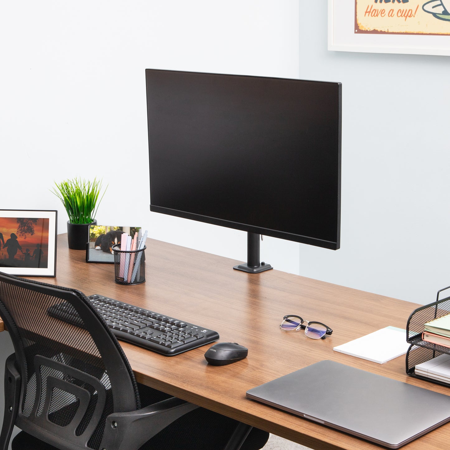 Mind Reader Single Monitor Desk Mount for 13–32 Inch Screens, Adjustable Tilt ±45°, Swivel ±90°, Rotate 180°, VESA 75x75/100x100, Holds up to 17.6 lbs, Cable Management, Quick Release, Black