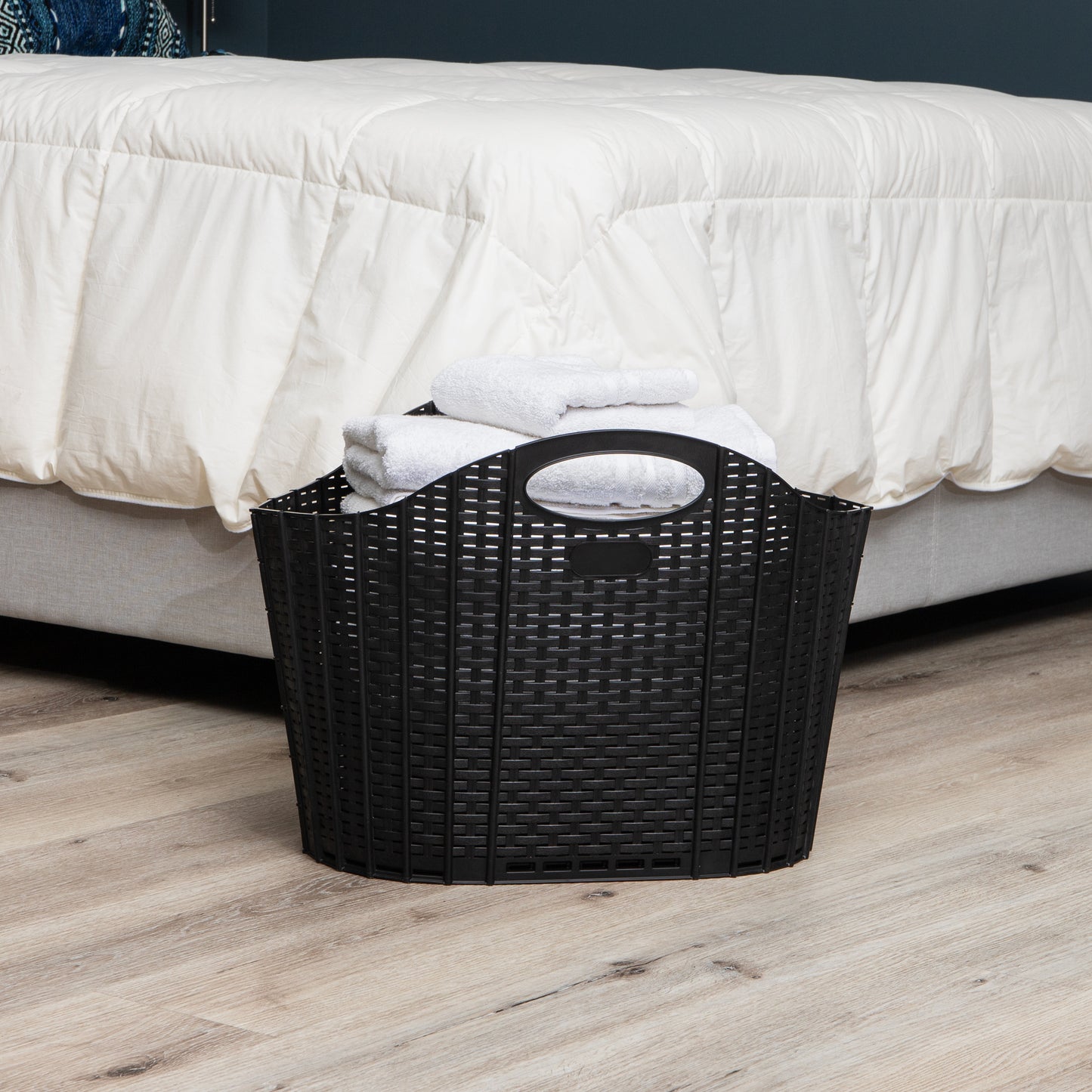 Mind Reader 40L Collapsible Laundry Hamper, Clothes Basket, Premium Wicker Design, Plastic, 21.5"L x 15"W x 15.25"H