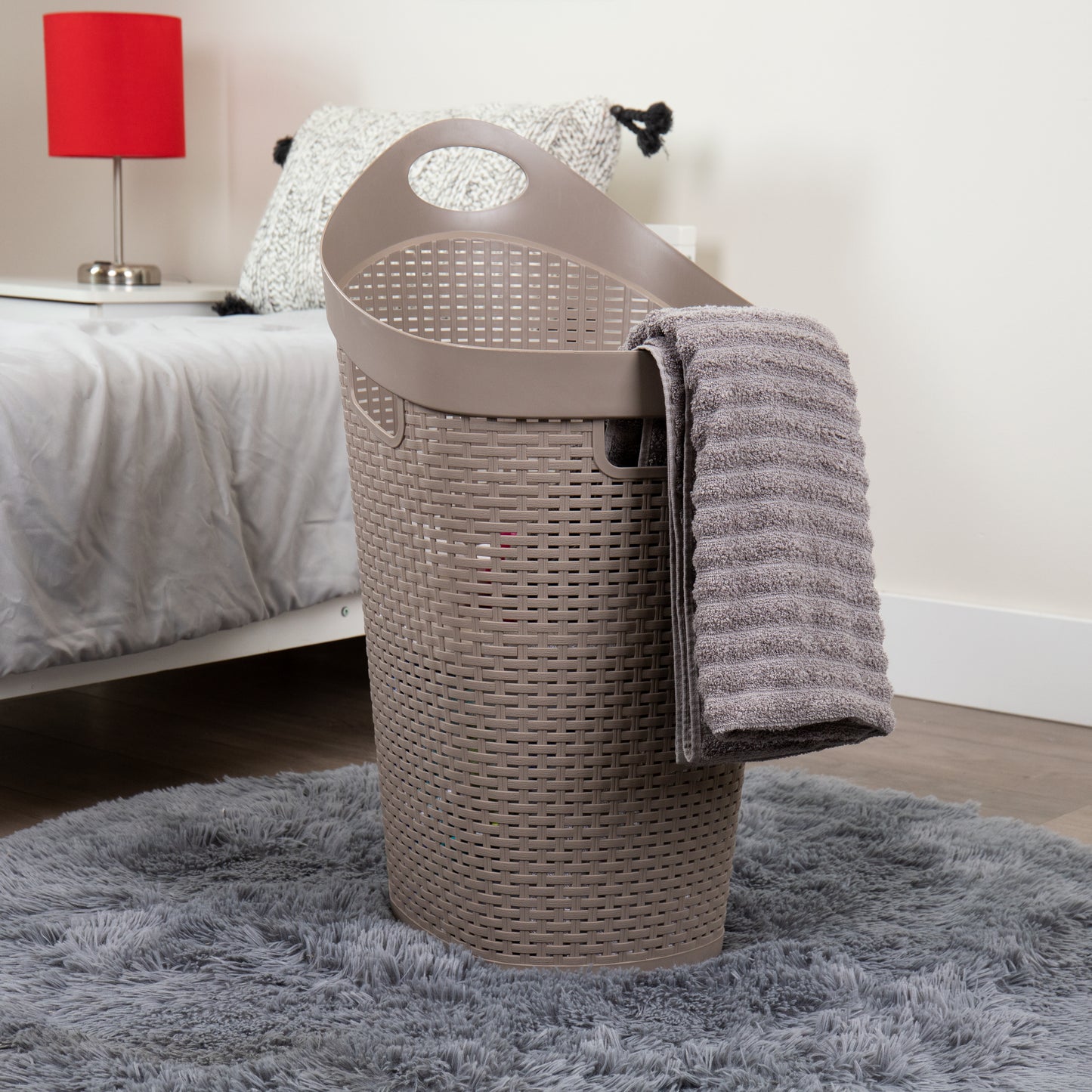 Mind Reader 60L Rolling Laundry Hamper, Clothes Basket, Wheels, Wicker Style, Plastic, 19.5"L x 14.75"W x 29.25"H